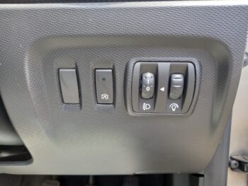 RENAULT CAPTUR 1.5 dCi 90 Dynamique 2013 Full Service History 3 Months Warranty - Image 35