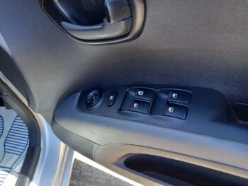 HYUNDAI I10 1.2Active 5dr Automatic 2011 Full Service History 3 Months Warranty - Image 27