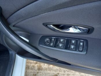 RENAULT MEGANE 1.6 Dynamique 2012 64,000 Miles Full History 3 Months Warranty - Image 34