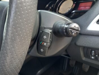 RENAULT MEGANE 1.6 Dynamique 2012 64,000 Miles Full History 3 Months Warranty - Image 35