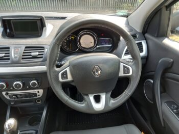 RENAULT MEGANE 1.6 Dynamique 2012 64,000 Miles Full History 3 Months Warranty - Image 16