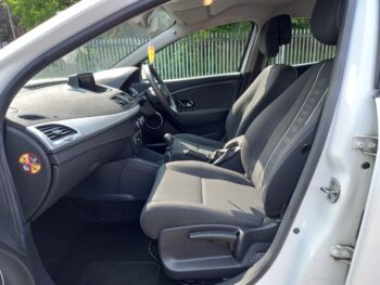 RENAULT MEGANE 1.6 Dynamique 2012 64,000 Miles Full History 3 Months Warranty - Image 20