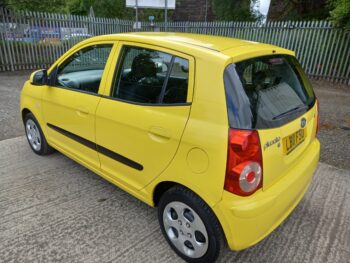 KIA PICANTO 1.1 2 5dr petrol 2011 £35 tax - Image 4