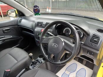 KIA PICANTO 1.1 2 5dr petrol 2011 £35 tax - Image 10