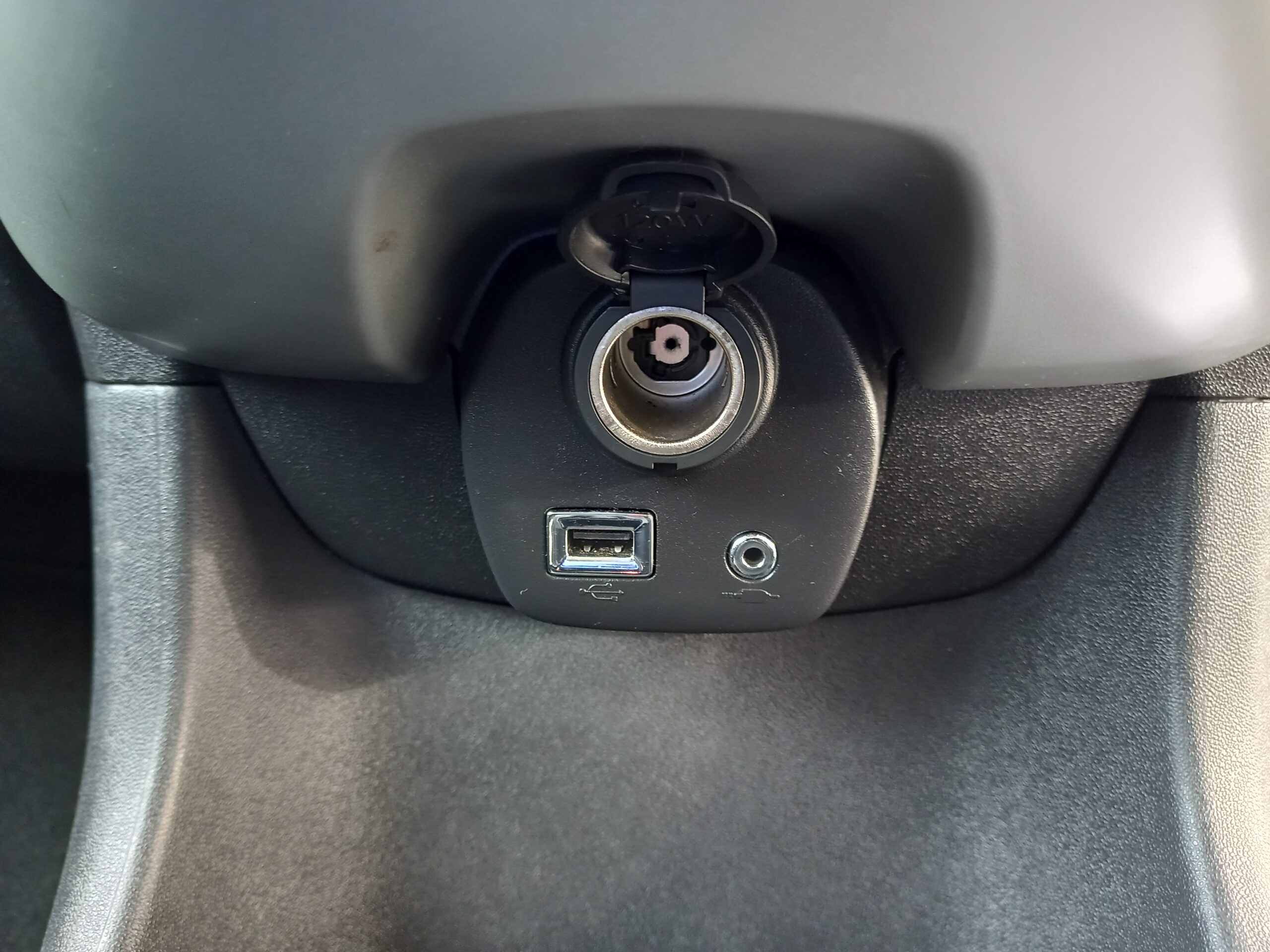 CITROEN C1 1.0 VTi Feel 5dr 49,000 2014 Miles Full Service History £20 tax - Image 27