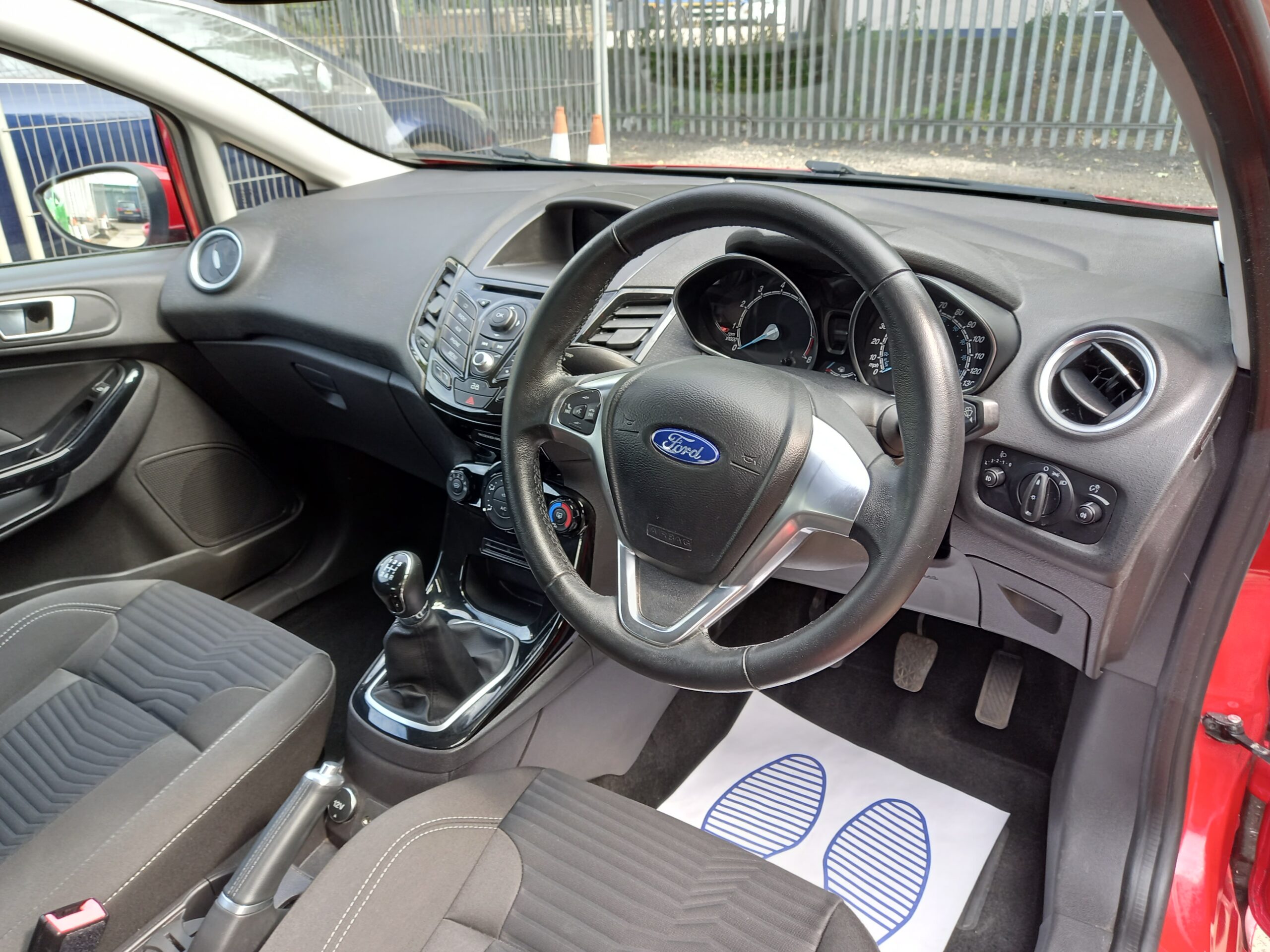 FORD FIESTA 1.25 82 Zetec 3dr 2014 57,000 Miles Full Service History £35 road tax 3 Months Warranty - Image 11