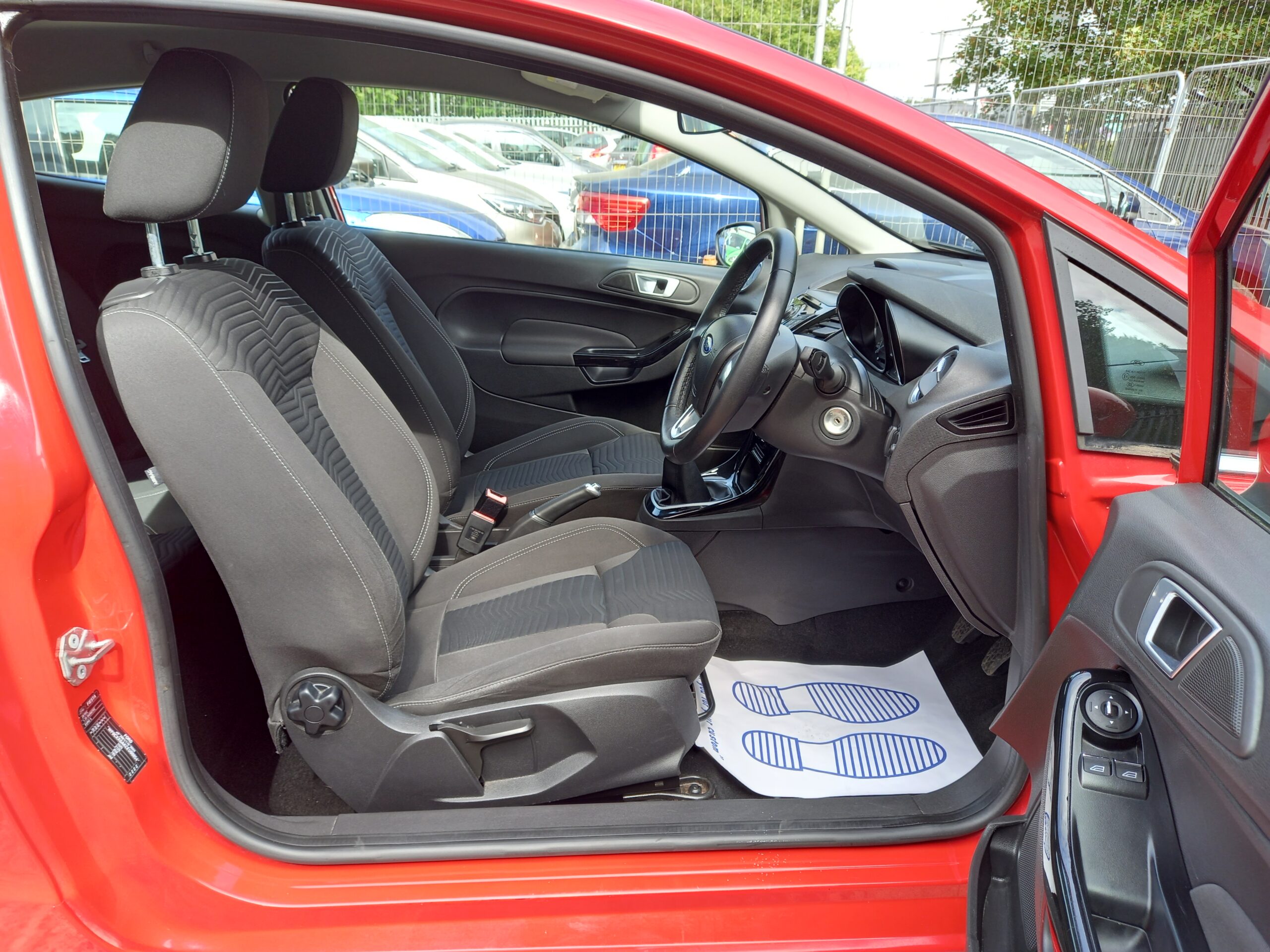 FORD FIESTA 1.25 82 Zetec 3dr 2014 57,000 Miles Full Service History £35 road tax 3 Months Warranty - Image 13