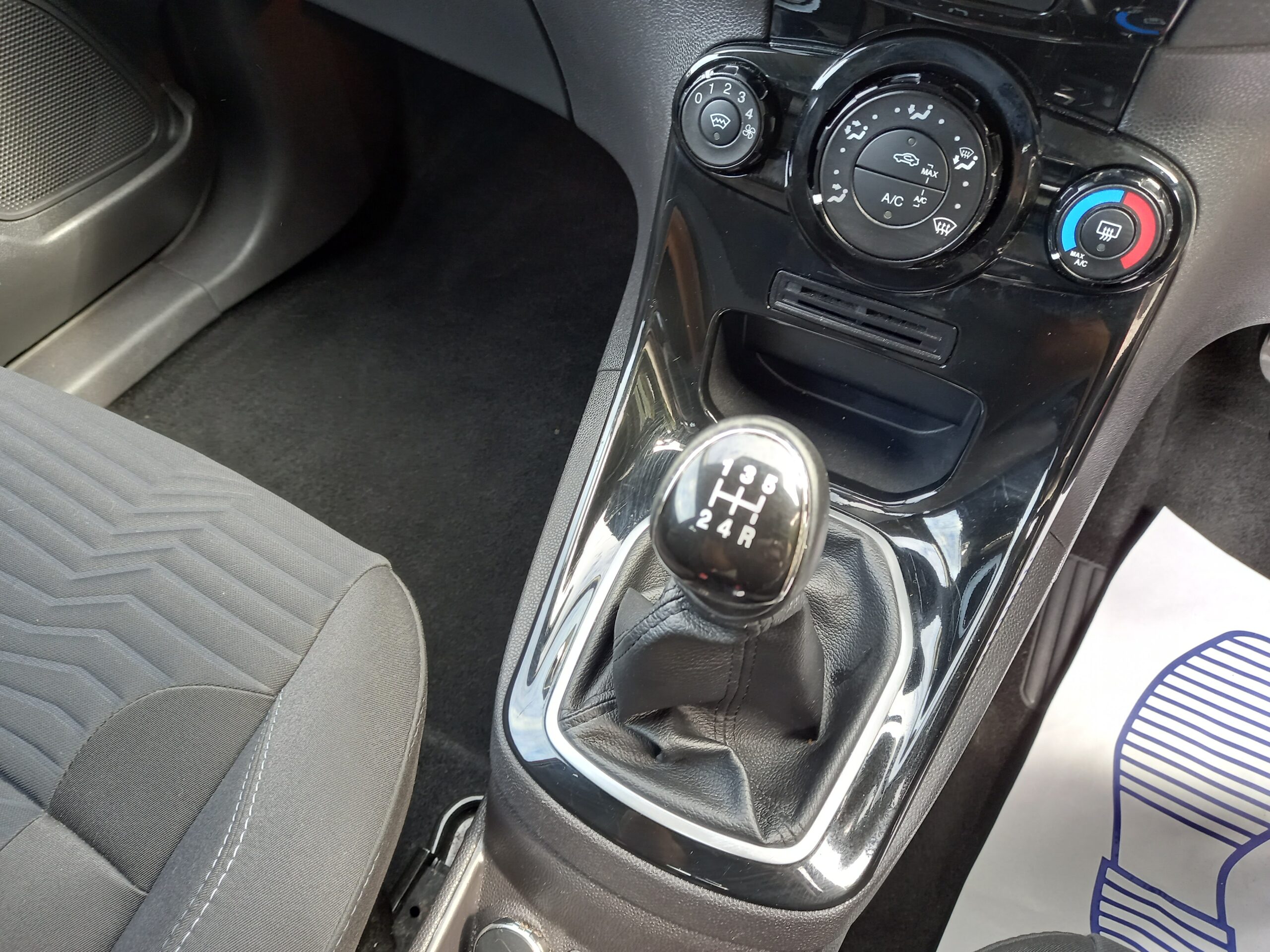 FORD FIESTA 1.25 82 Zetec 3dr 2014 57,000 Miles Full Service History £35 road tax 3 Months Warranty - Image 26