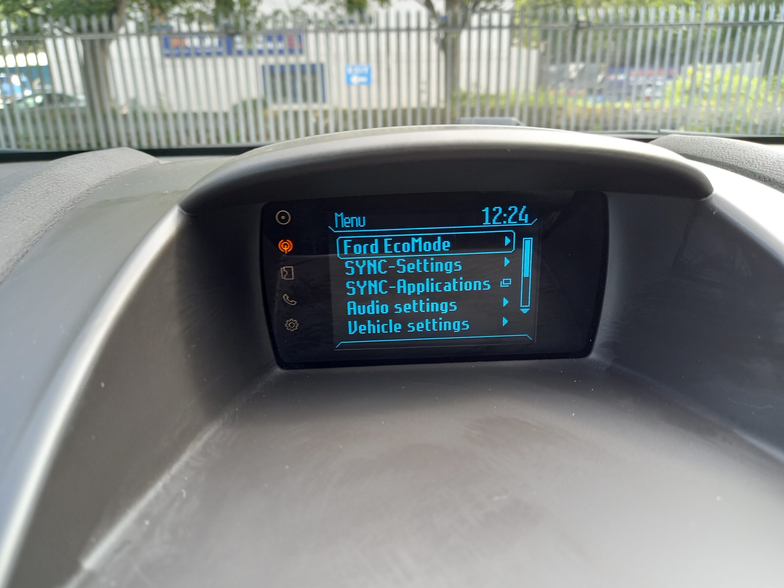 FORD FIESTA 1.25 82 Zetec 3dr 2014 57,000 Miles Full Service History £35 road tax 3 Months Warranty - Image 24