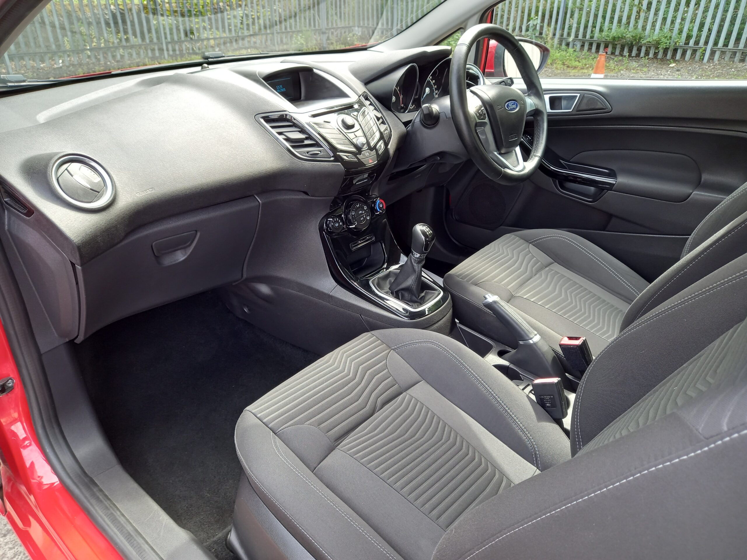 FORD FIESTA 1.25 82 Zetec 3dr 2014 57,000 Miles Full Service History £35 road tax 3 Months Warranty - Image 15