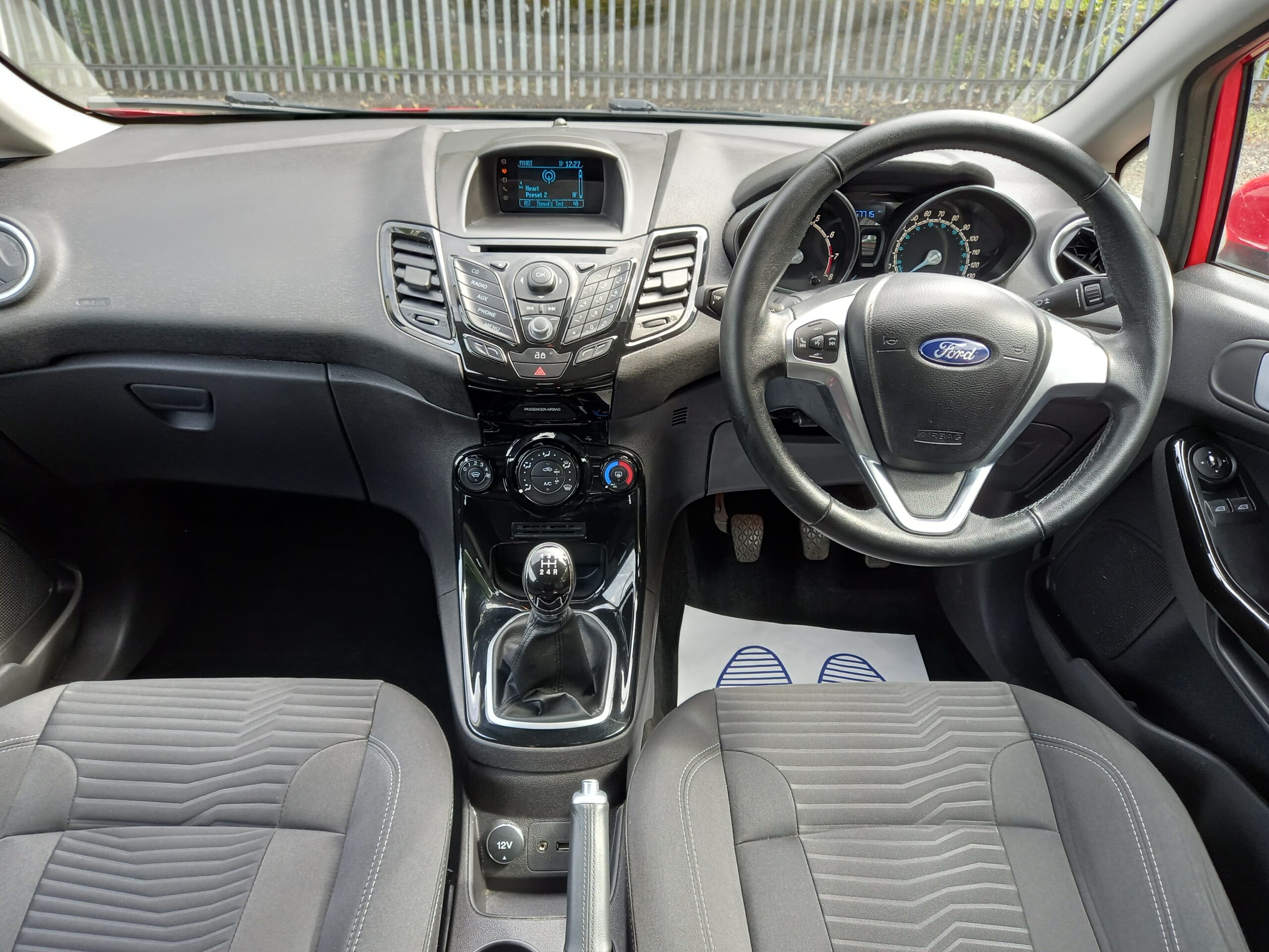 FORD FIESTA 1.25 82 Zetec 3dr 2014 57,000 Miles Full Service History £35 road tax 3 Months Warranty - Image 21