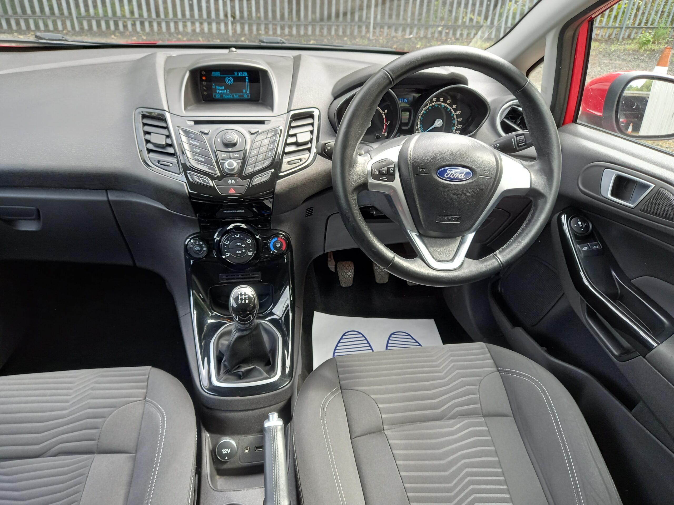 FORD FIESTA 1.25 82 Zetec 3dr 2014 57,000 Miles Full Service History £35 road tax 3 Months Warranty - Image 20