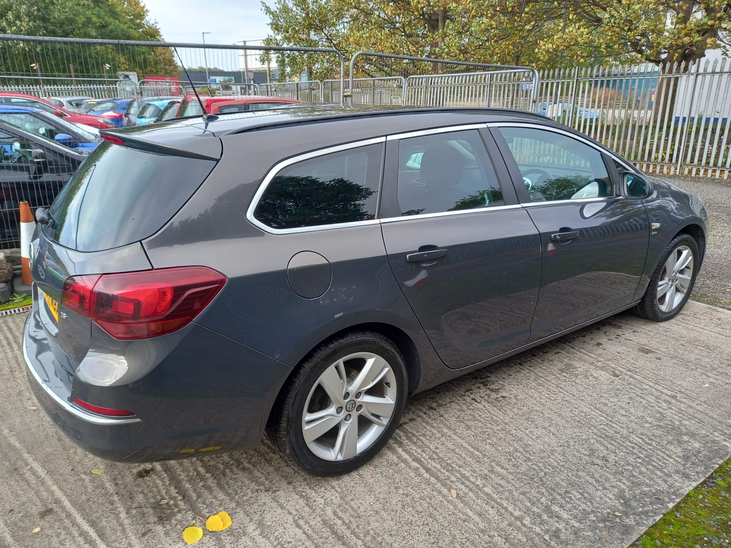 VAUXHALL ASTRA 1.6i 16V SRi 5dr 2014 estate 108,000 Miles Full Service History 3 Months Warranty - Image 6