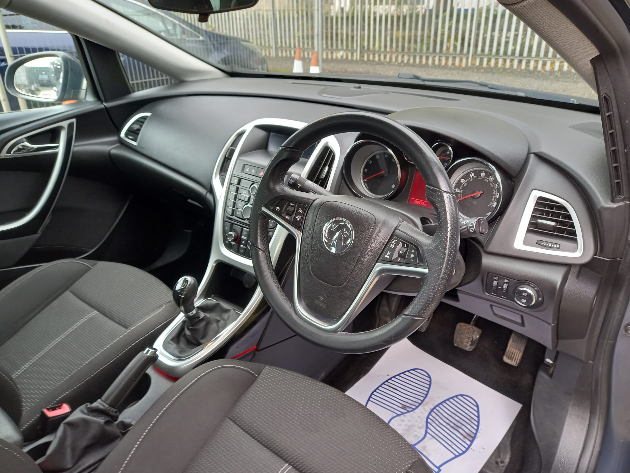 VAUXHALL ASTRA 1.6i 16V SRi 5dr 2014 estate 108,000 Miles Full Service History 3 Months Warranty - Image 10