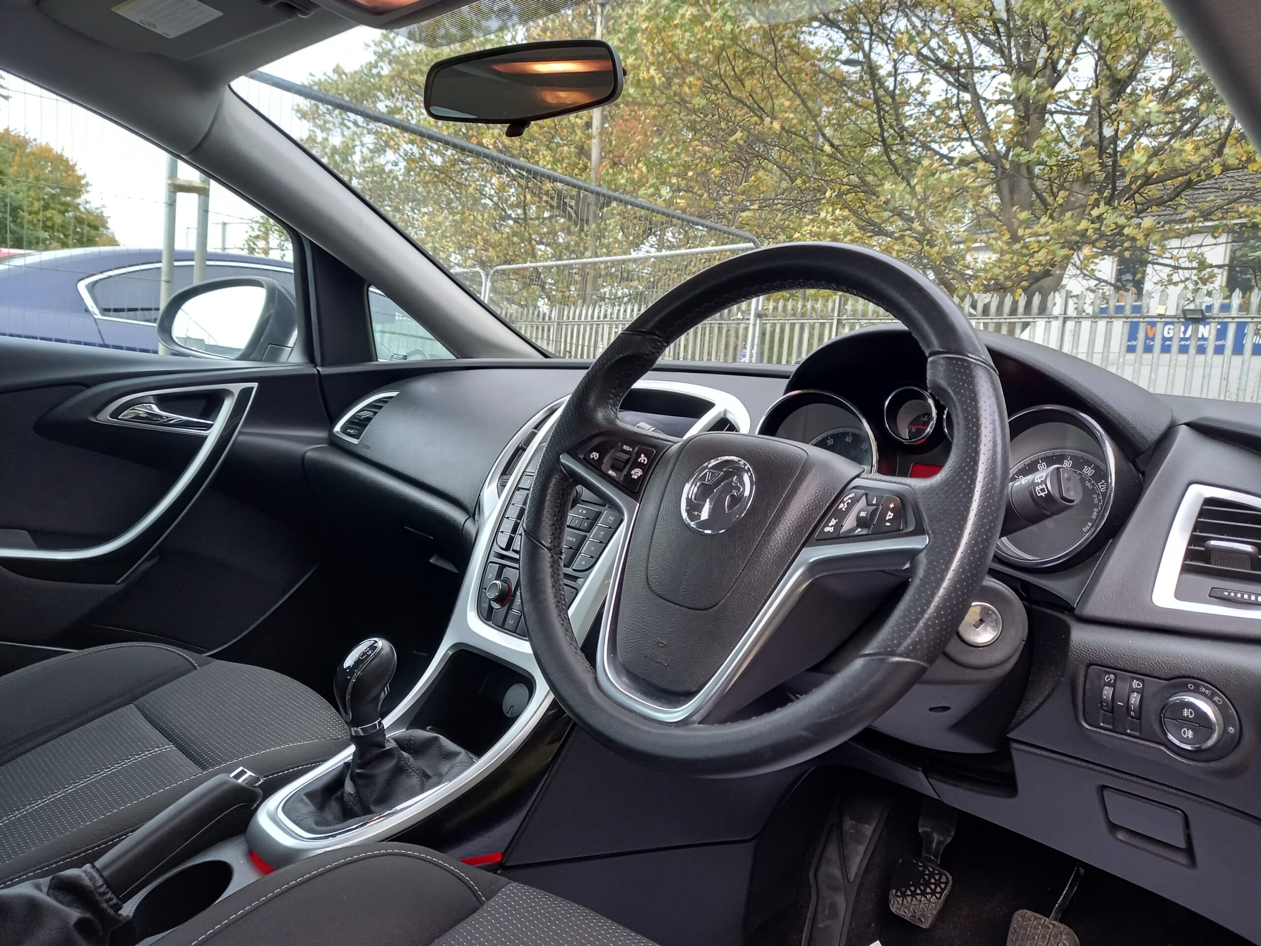 VAUXHALL ASTRA 1.6i 16V SRi 5dr 2014 estate 108,000 Miles Full Service History 3 Months Warranty - Image 11