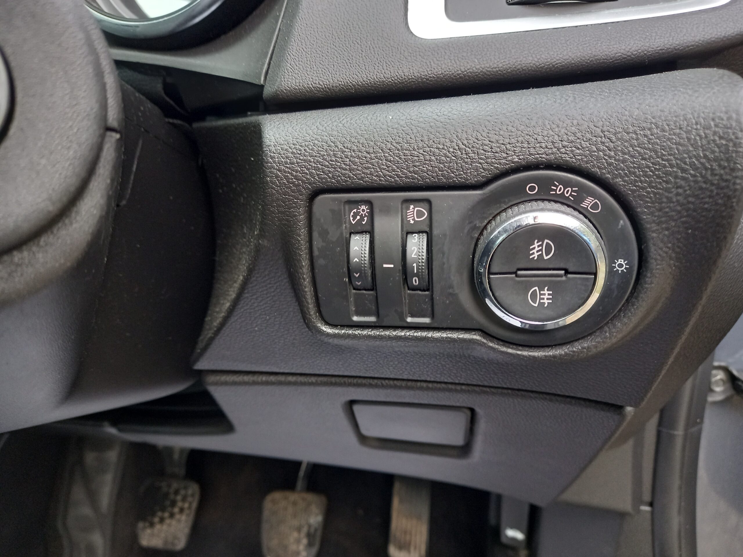 VAUXHALL ASTRA 1.6i 16V SRi 5dr 2014 estate 108,000 Miles Full Service History 3 Months Warranty - Image 27