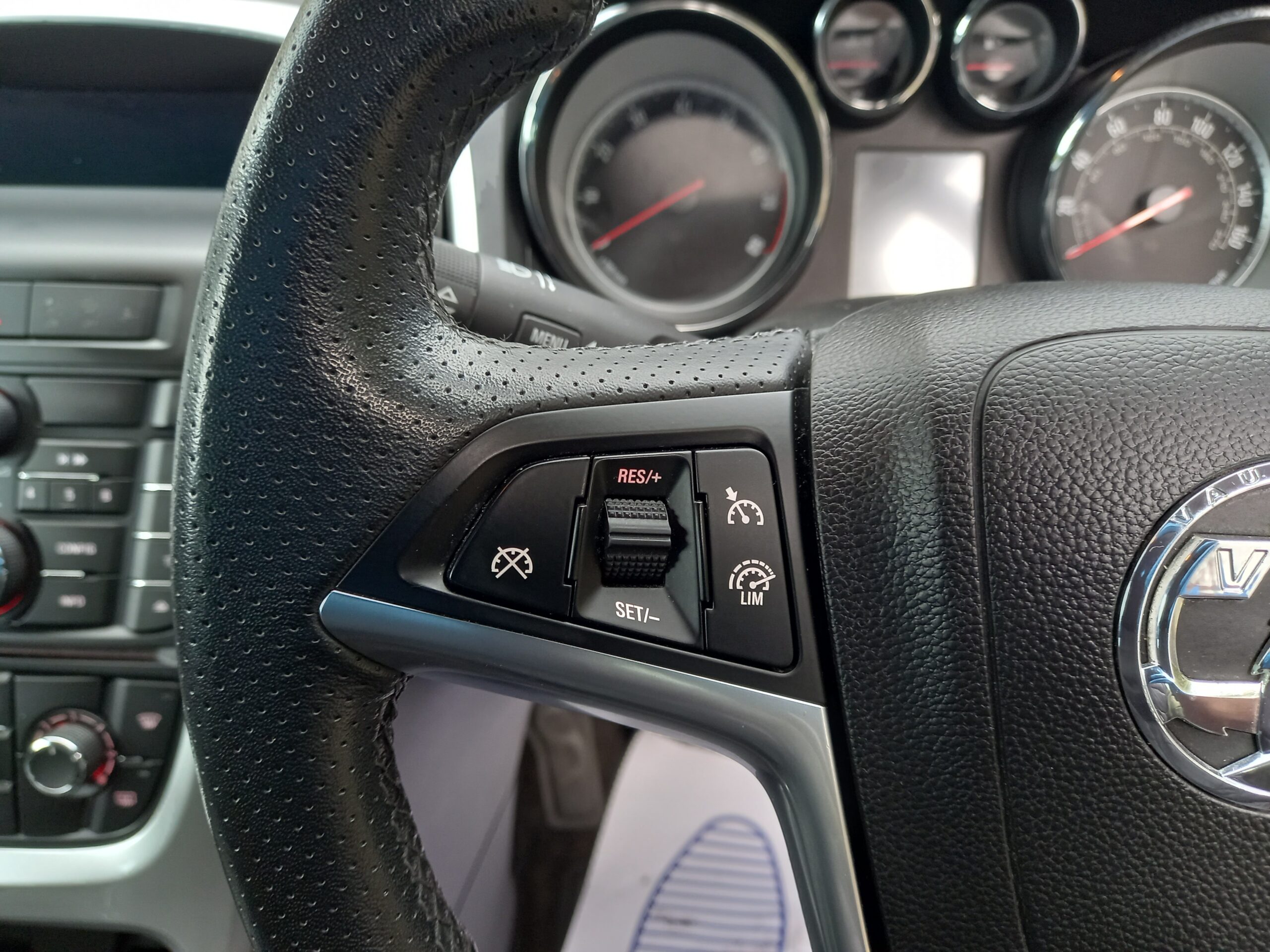 VAUXHALL ASTRA 1.6i 16V SRi 5dr 2014 estate 108,000 Miles Full Service History 3 Months Warranty - Image 26