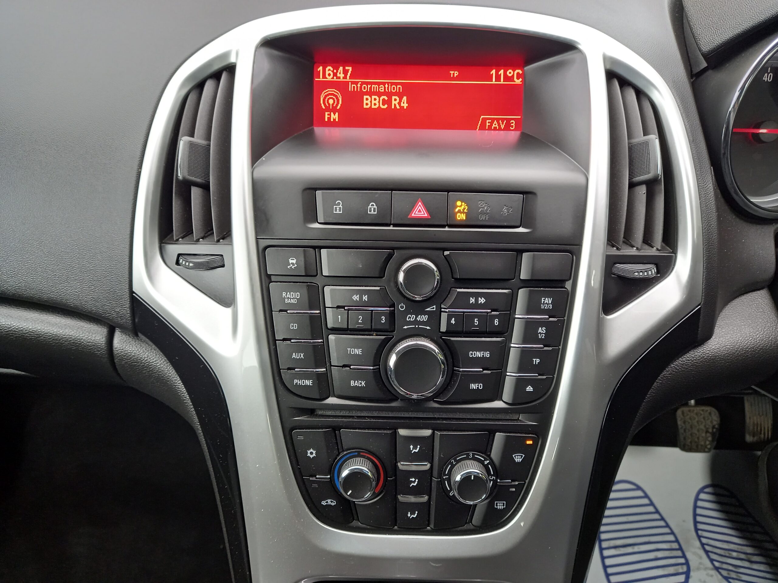 VAUXHALL ASTRA 1.6i 16V SRi 5dr 2014 estate 108,000 Miles Full Service History 3 Months Warranty - Image 28