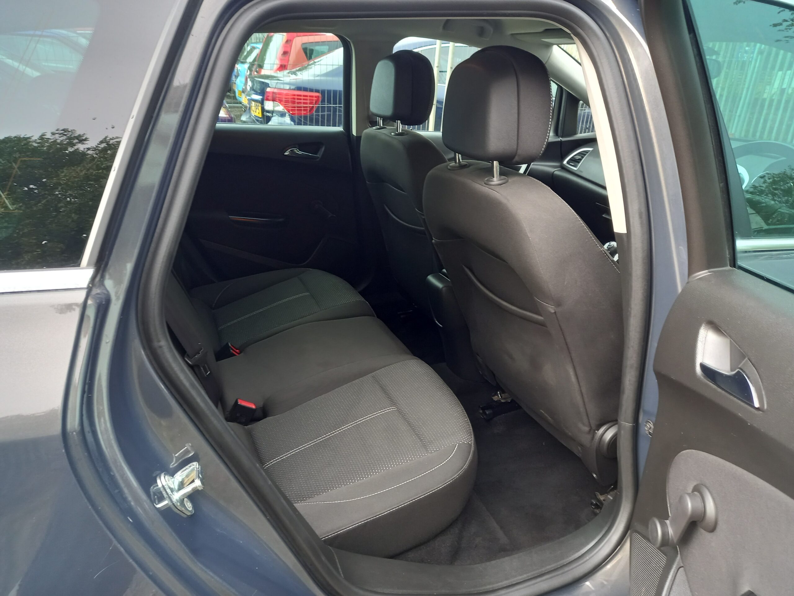 VAUXHALL ASTRA 1.6i 16V SRi 5dr 2014 estate 108,000 Miles Full Service History 3 Months Warranty - Image 18