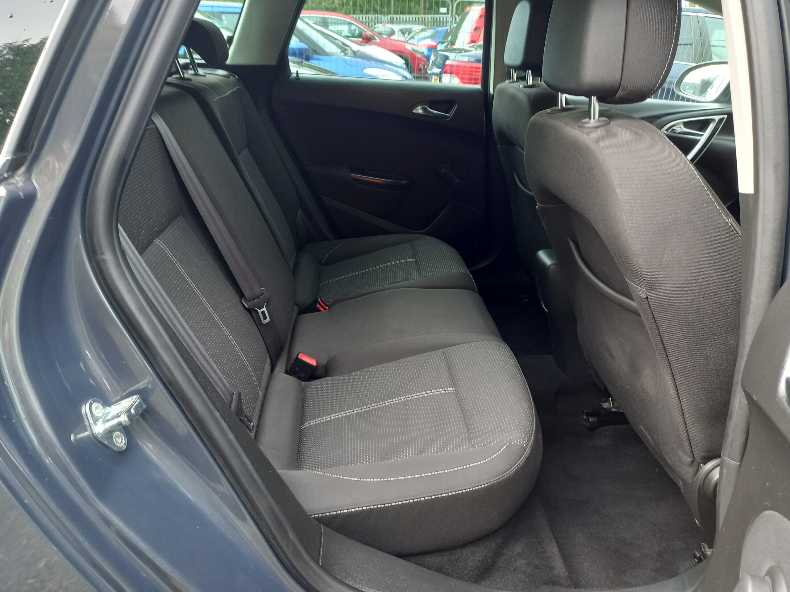 VAUXHALL ASTRA 1.6i 16V SRi 5dr 2014 estate 108,000 Miles Full Service History 3 Months Warranty - Image 17