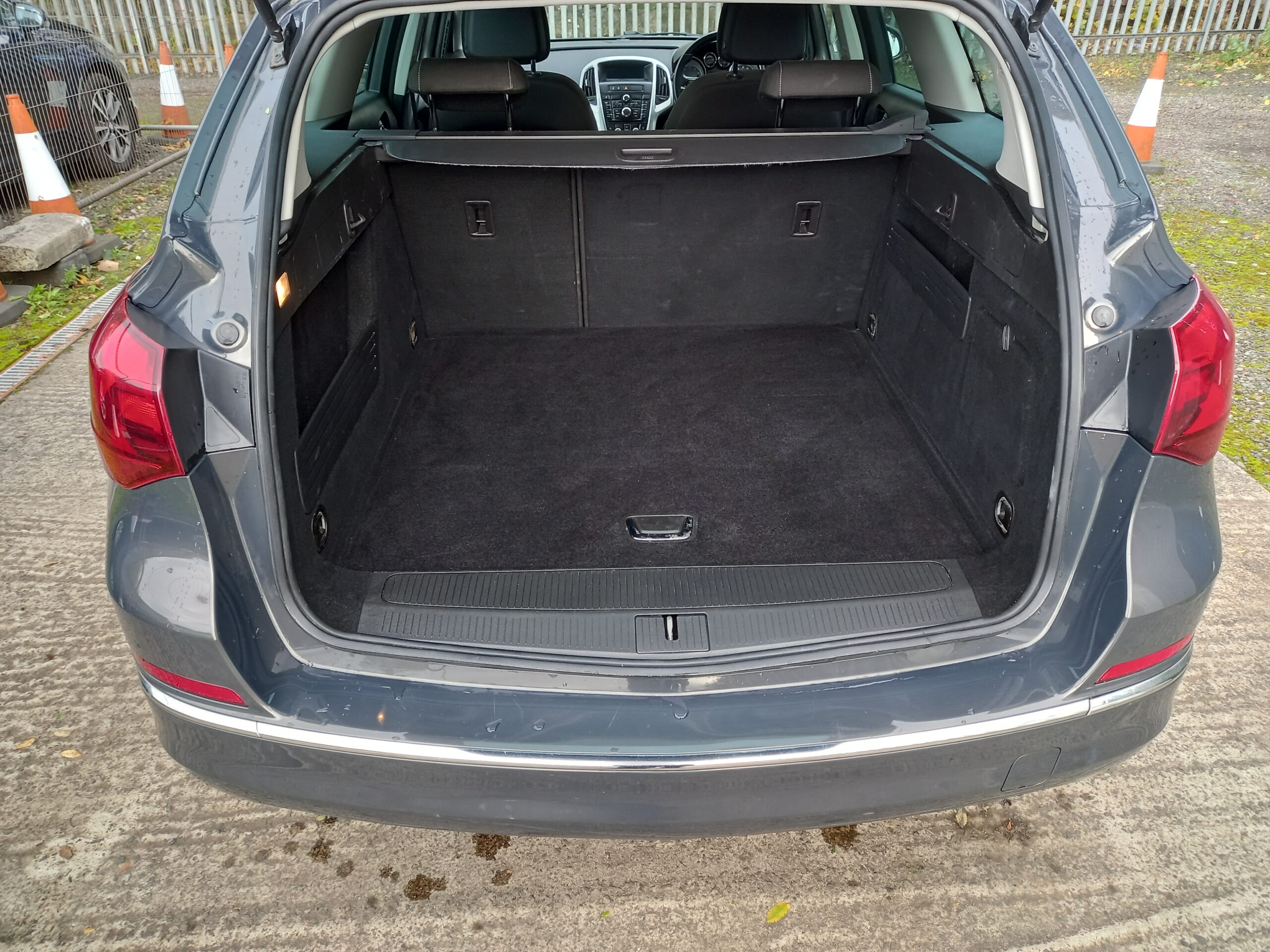 VAUXHALL ASTRA 1.6i 16V SRi 5dr 2014 estate 108,000 Miles Full Service History 3 Months Warranty - Image 31