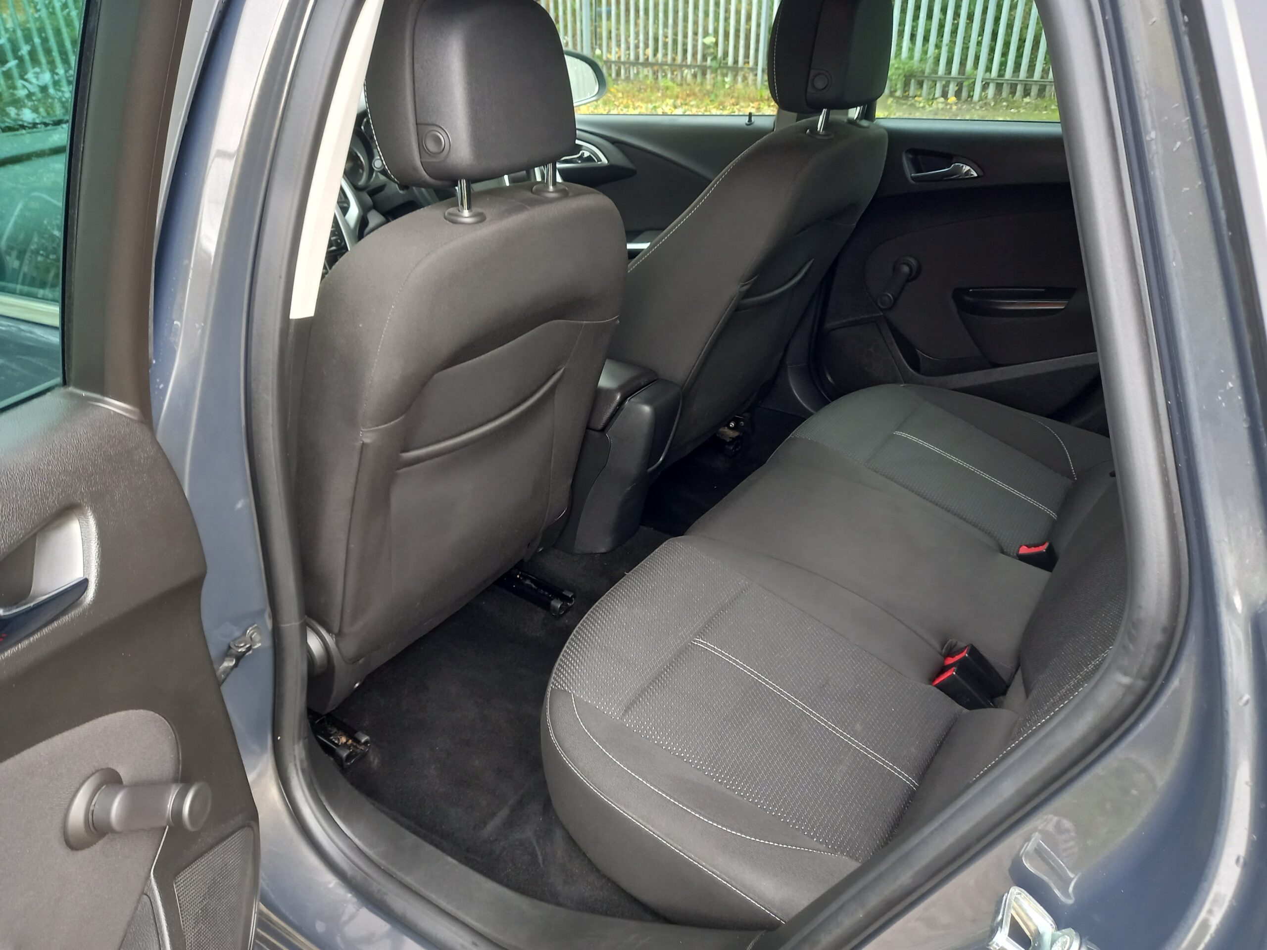 VAUXHALL ASTRA 1.6i 16V SRi 5dr 2014 estate 108,000 Miles Full Service History 3 Months Warranty - Image 23