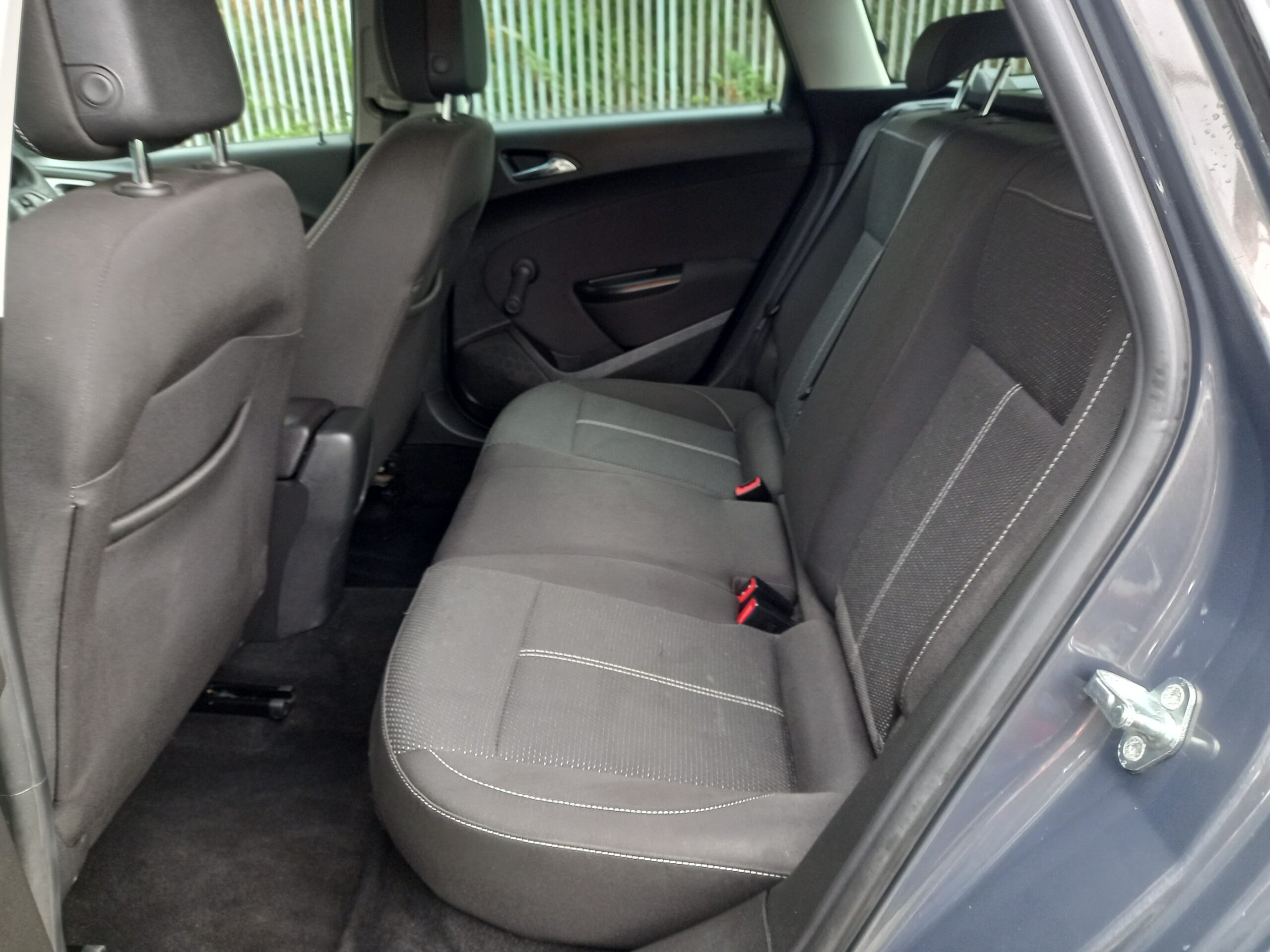 VAUXHALL ASTRA 1.6i 16V SRi 5dr 2014 estate 108,000 Miles Full Service History 3 Months Warranty - Image 22