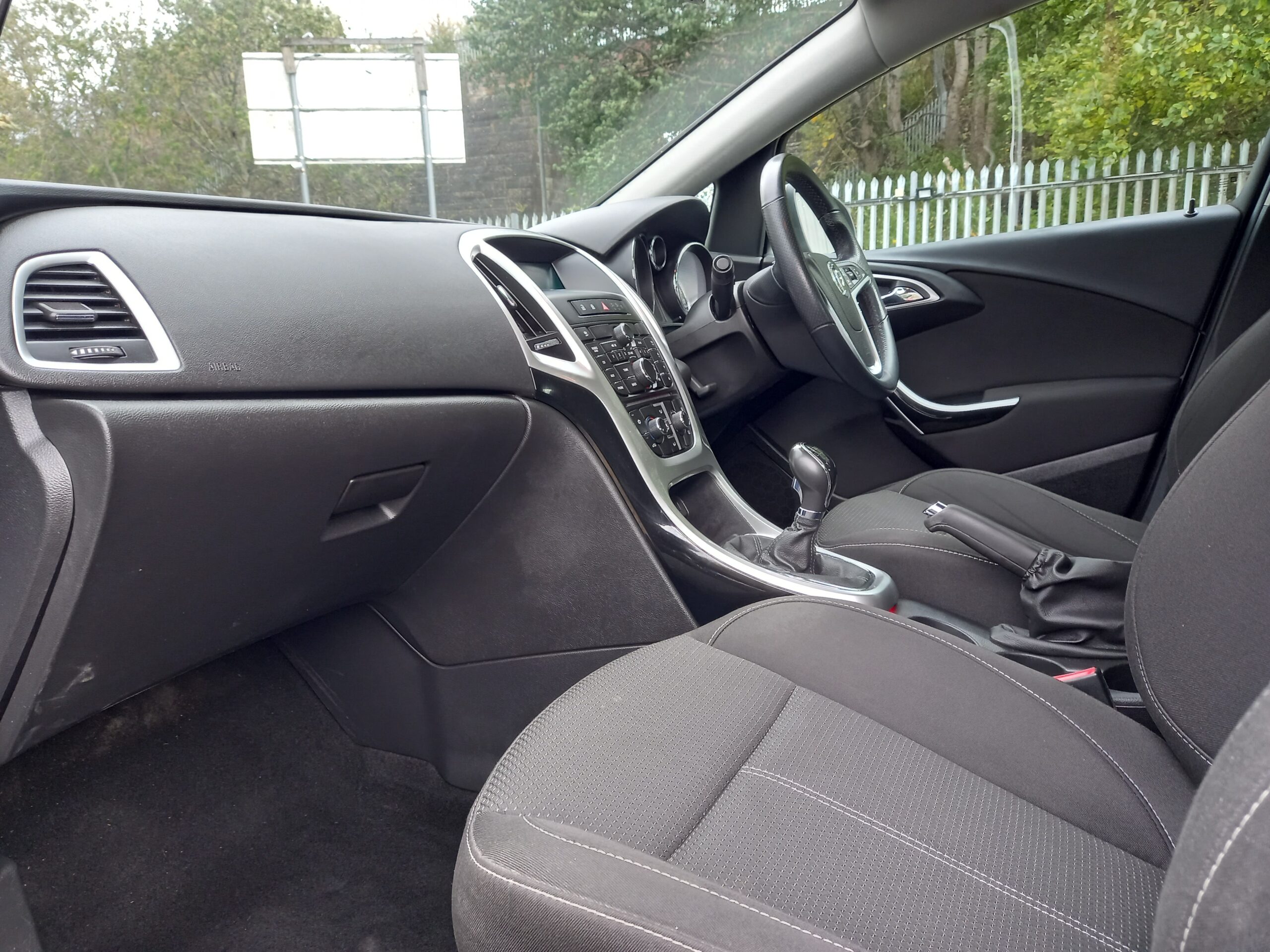 VAUXHALL ASTRA 1.6i 16V SRi 5dr 2014 estate 108,000 Miles Full Service History 3 Months Warranty - Image 19