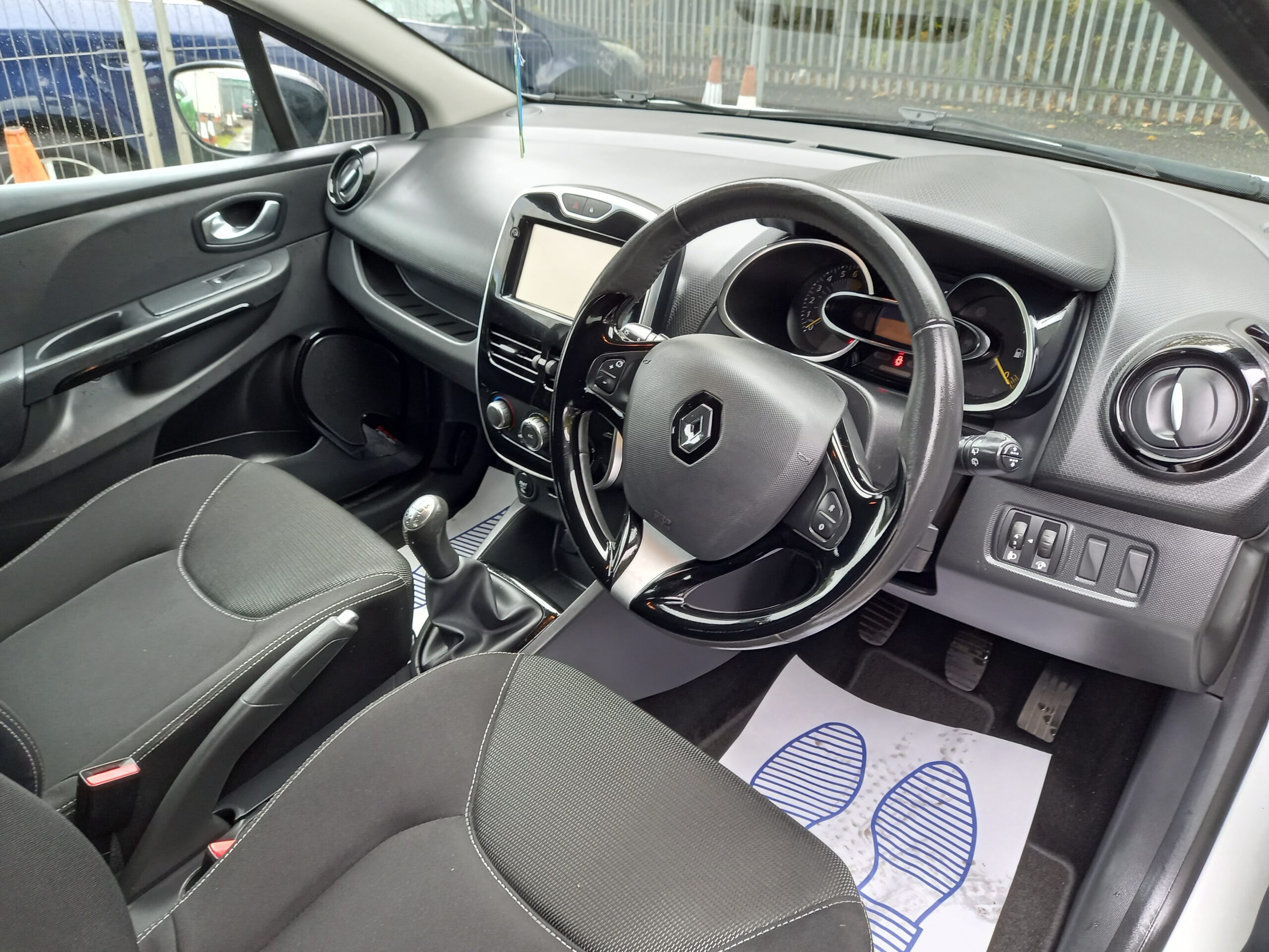 RENAULT CLIO 1.2 16V Dynamique Nav 5dr 2015 52,000 Miles Full Service History 3 Months Warranty - Image 11