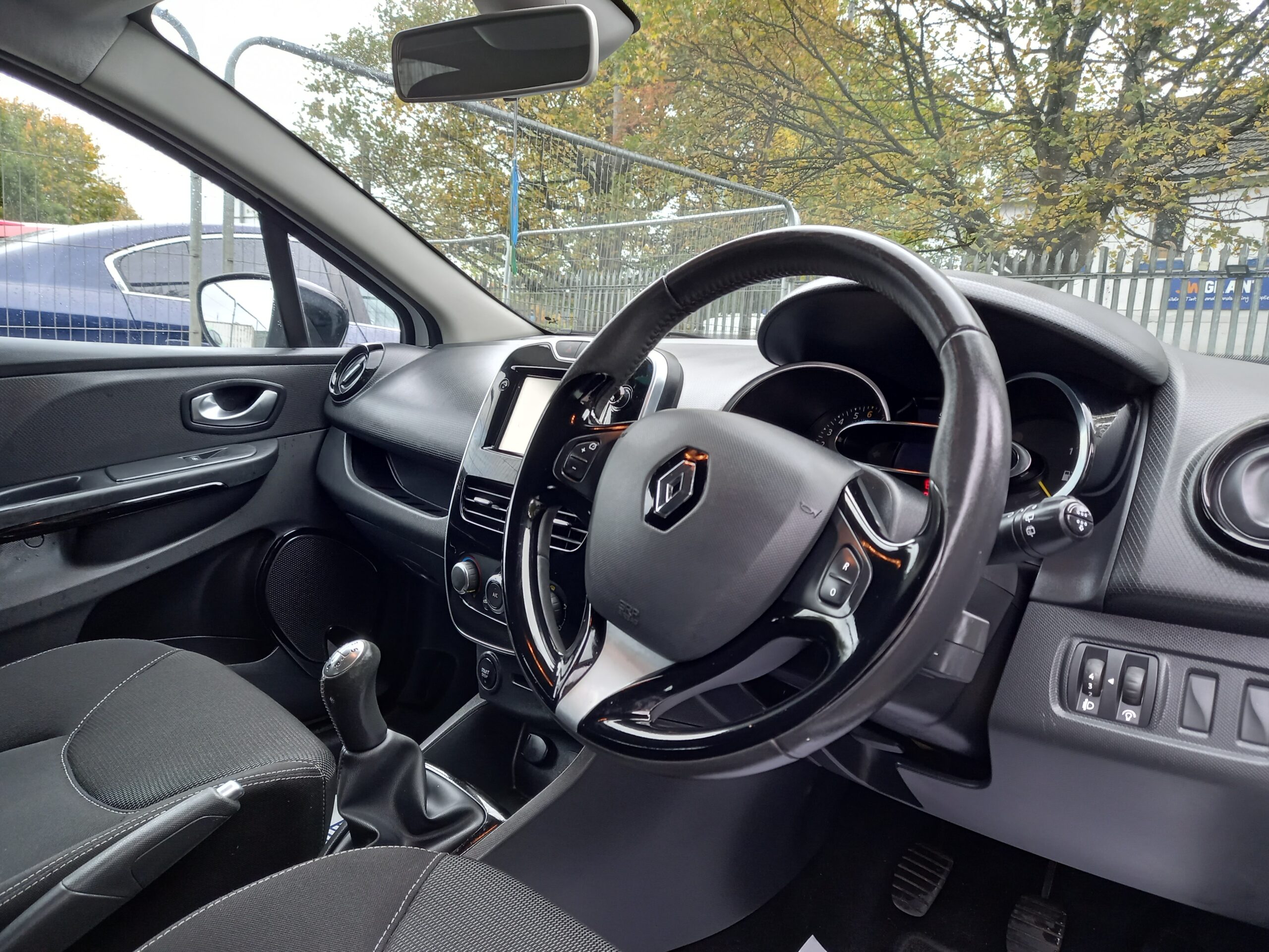 RENAULT CLIO 1.2 16V Dynamique Nav 5dr 2015 52,000 Miles Full Service History 3 Months Warranty - Image 12