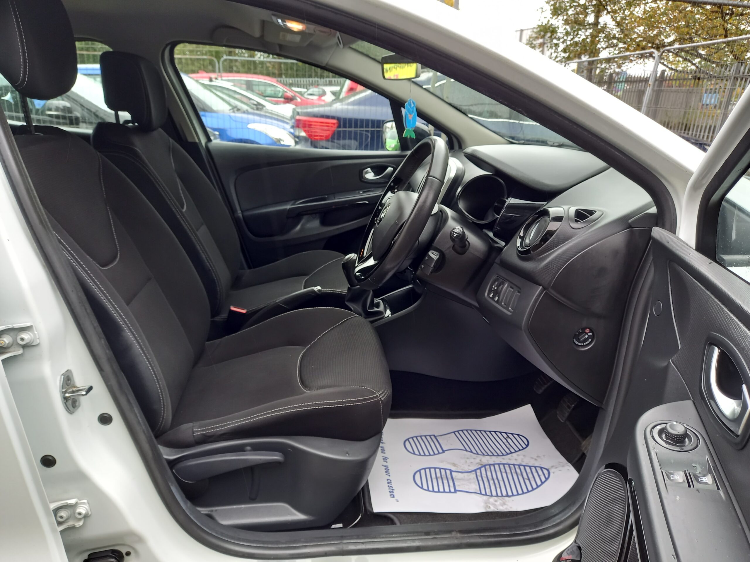 RENAULT CLIO 1.2 16V Dynamique Nav 5dr 2015 52,000 Miles Full Service History 3 Months Warranty - Image 13