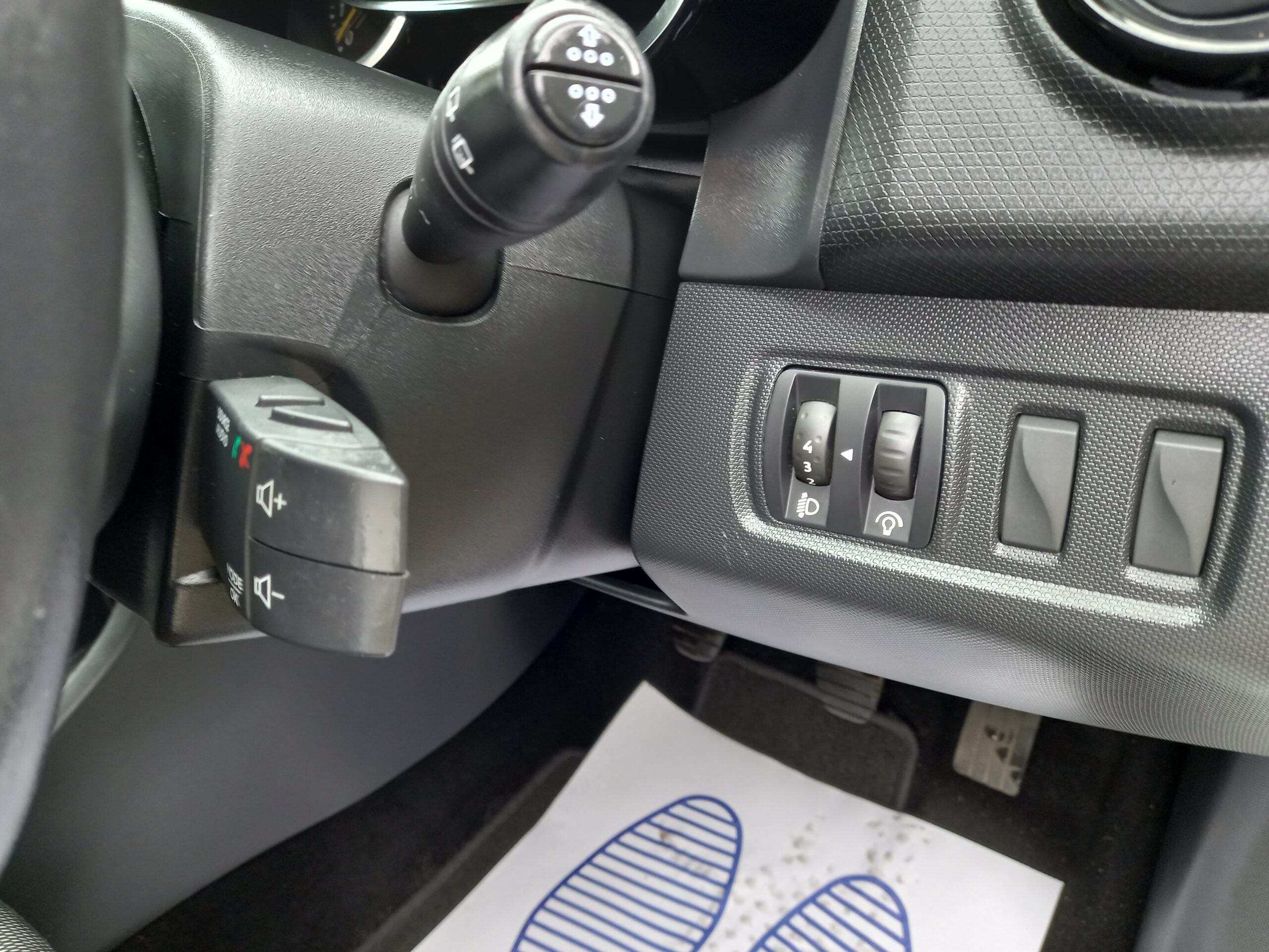 RENAULT CLIO 1.2 16V Dynamique Nav 5dr 2015 52,000 Miles Full Service History 3 Months Warranty - Image 31