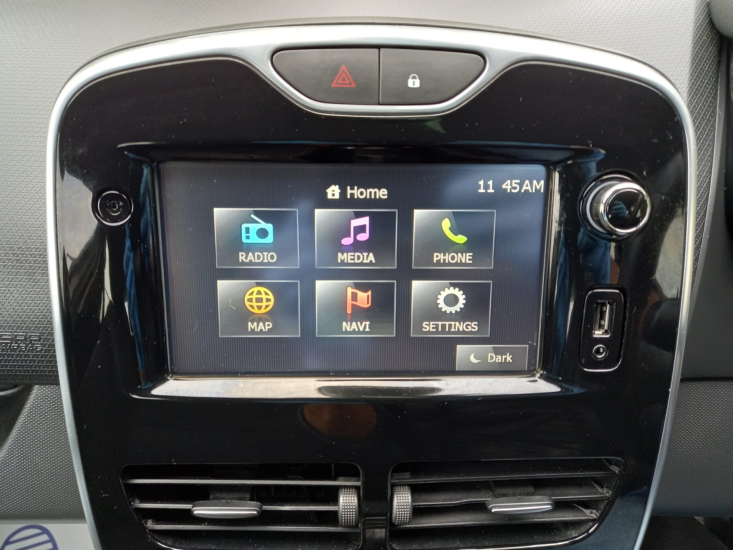 RENAULT CLIO 1.2 16V Dynamique Nav 5dr 2015 52,000 Miles Full Service History 3 Months Warranty - Image 27