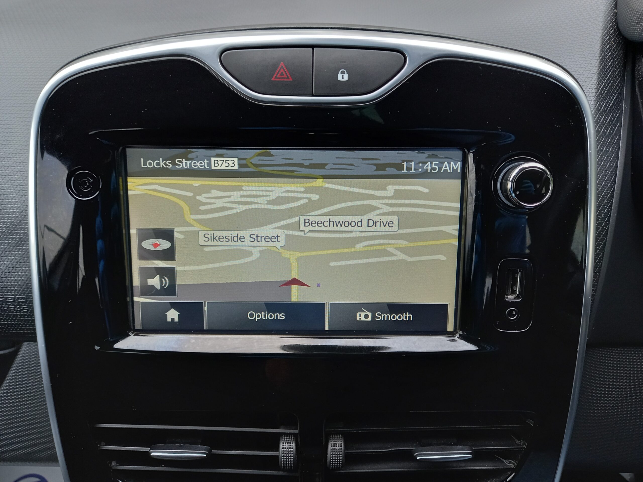 RENAULT CLIO 1.2 16V Dynamique Nav 5dr 2015 52,000 Miles Full Service History 3 Months Warranty - Image 26