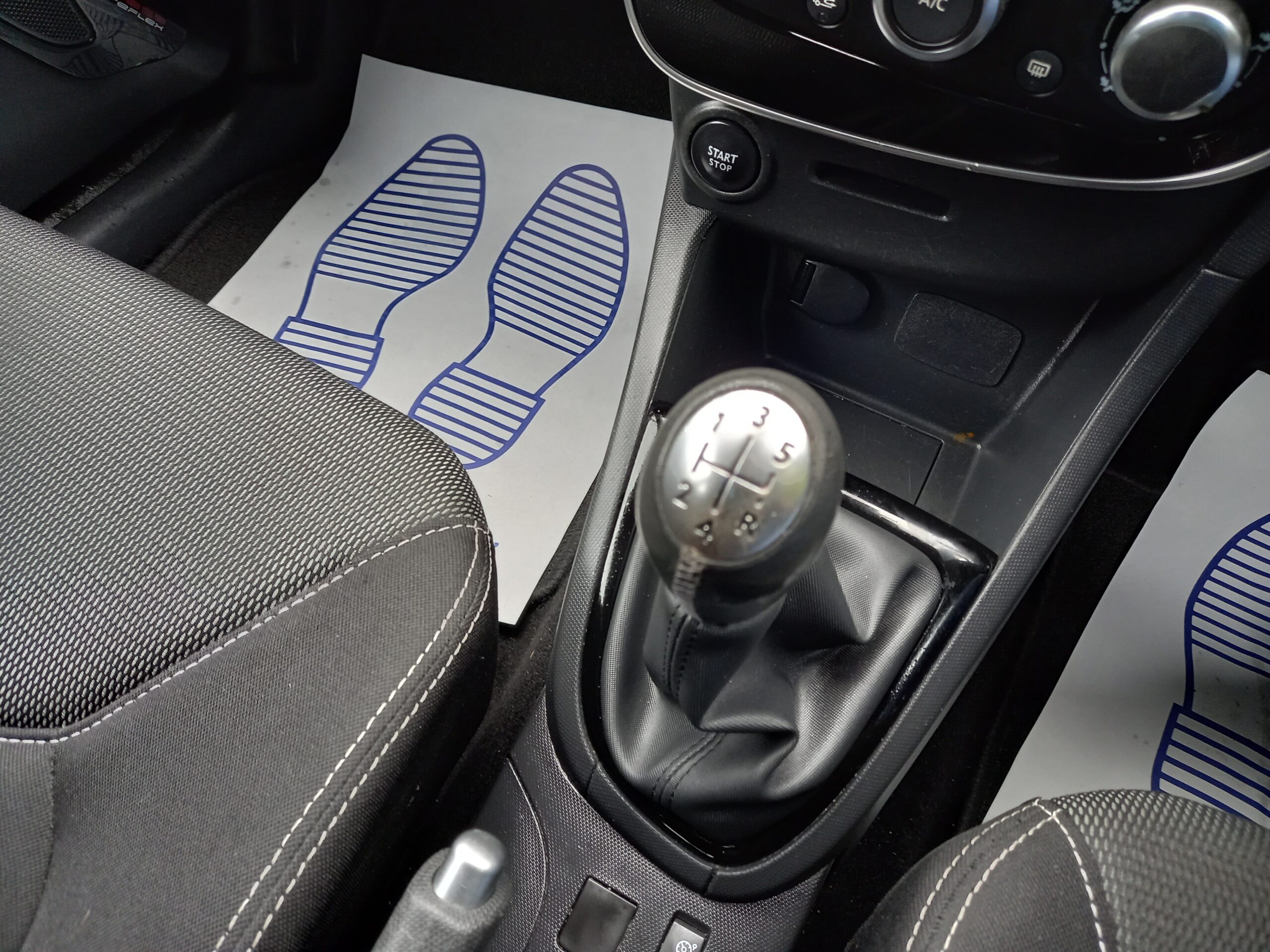 RENAULT CLIO 1.2 16V Dynamique Nav 5dr 2015 52,000 Miles Full Service History 3 Months Warranty - Image 34