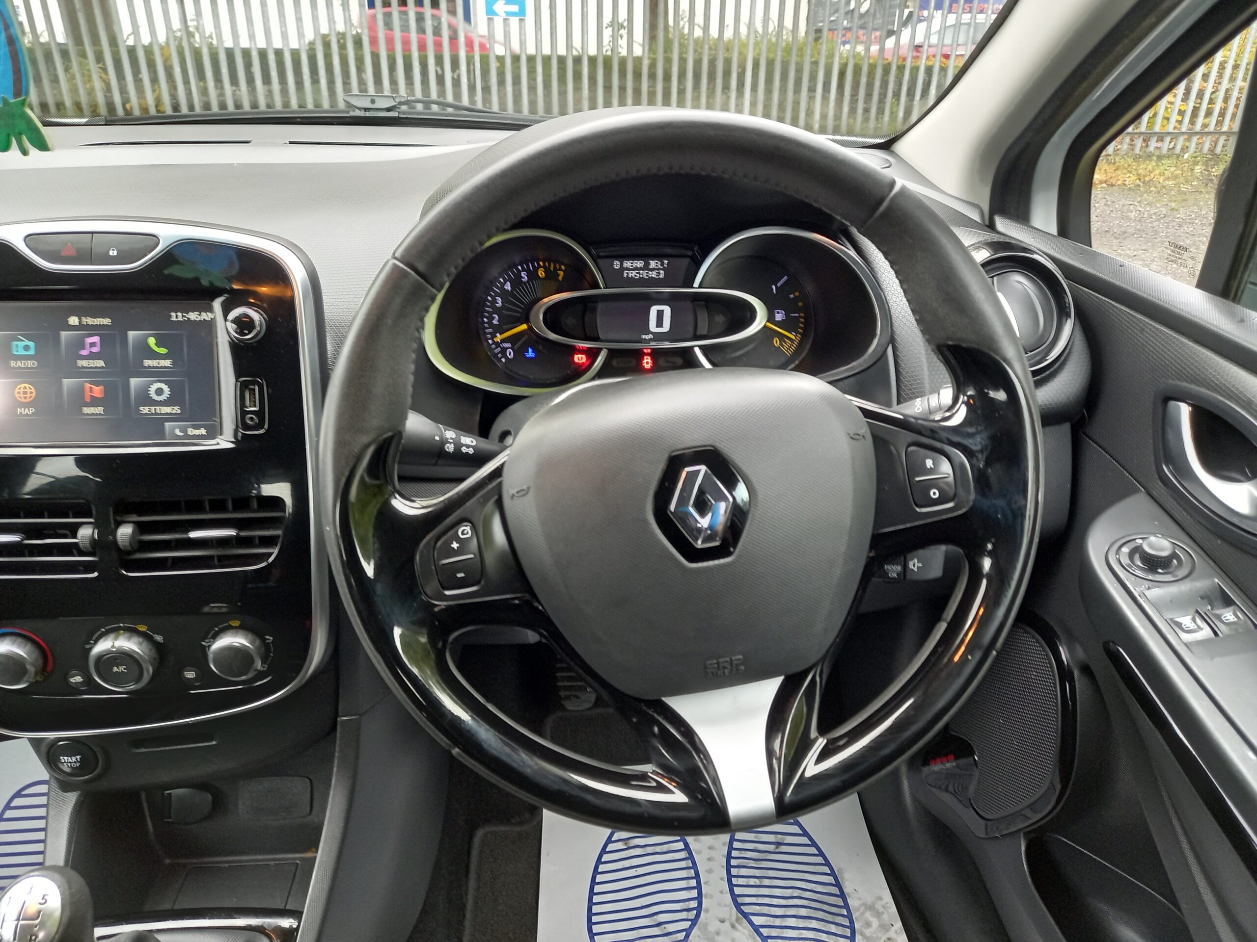 RENAULT CLIO 1.2 16V Dynamique Nav 5dr 2015 52,000 Miles Full Service History 3 Months Warranty - Image 17