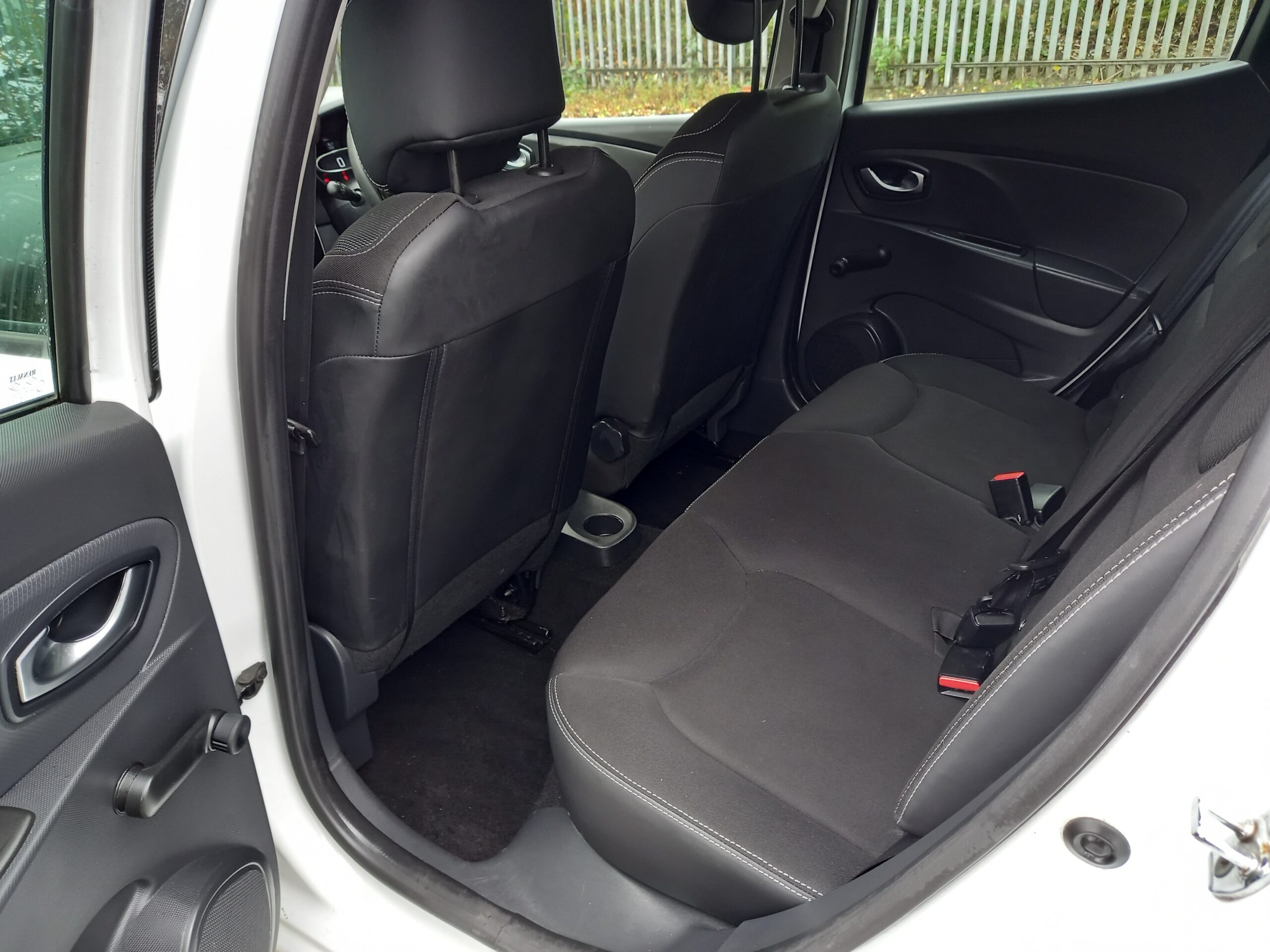 RENAULT CLIO 1.2 16V Dynamique Nav 5dr 2015 52,000 Miles Full Service History 3 Months Warranty - Image 24