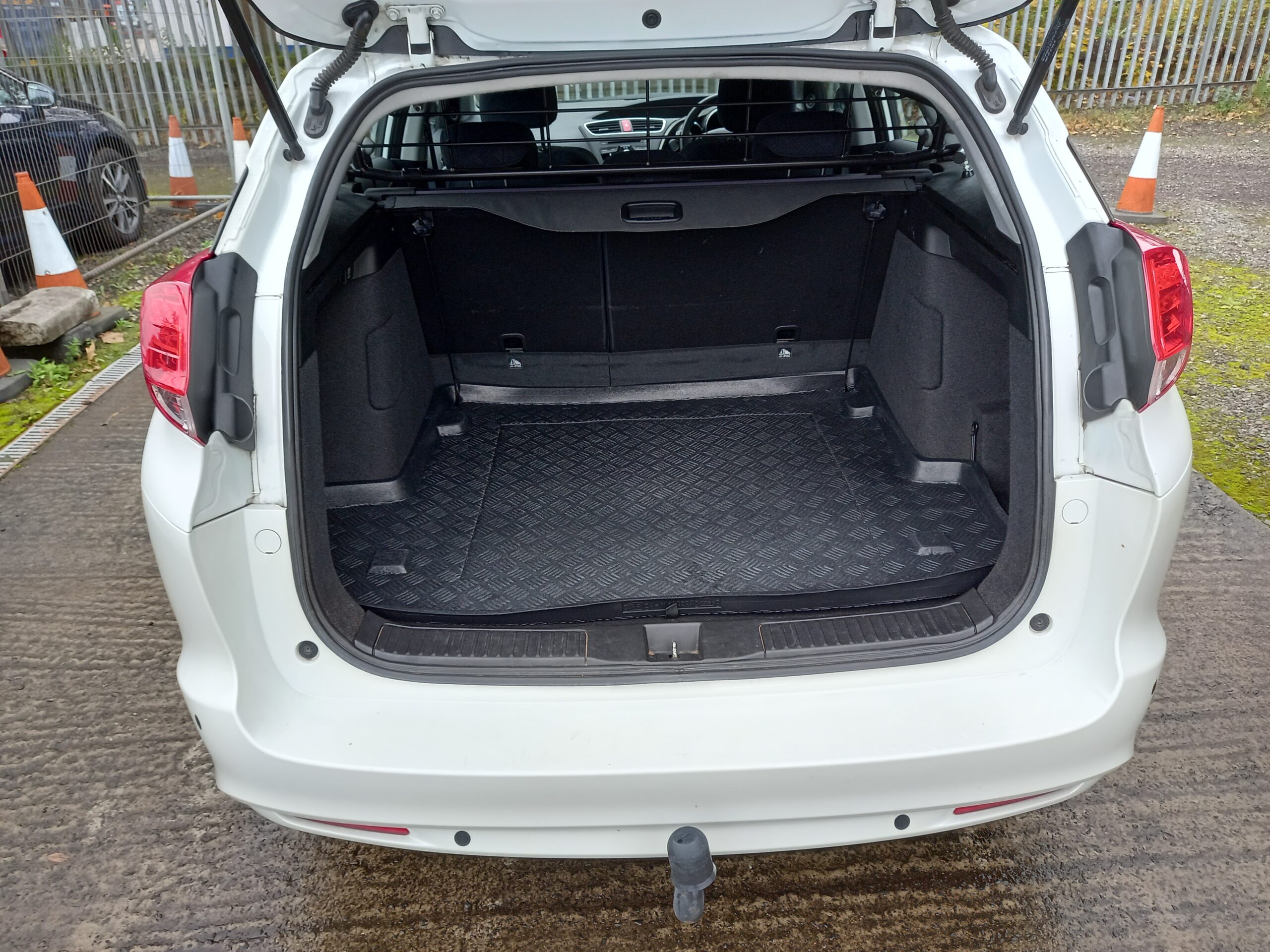 HONDA CIVIC 1.6 i-DTEC Black Edition 5dr 2015 Estate 80,000 MILES Full Service History £20 tax 3 Months Warranty - Image 36