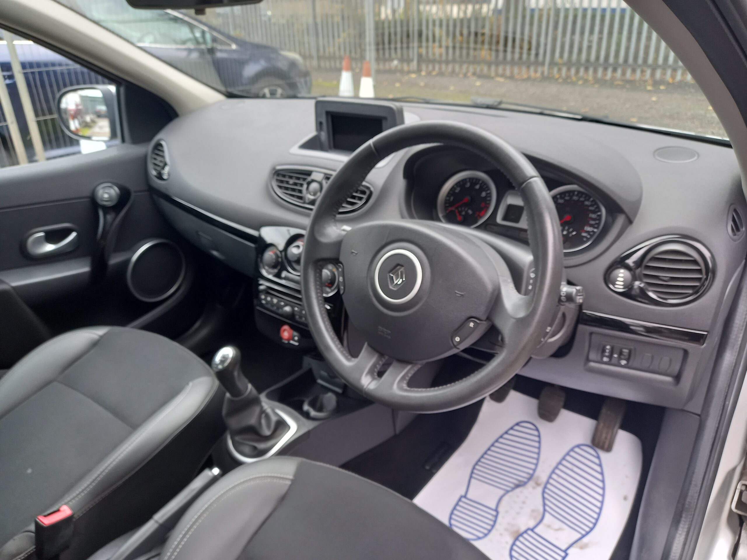 RENAULT CLIO 1.2 16V Dynamique TomTom 5dr Estate 2012 57,000 Miles Service History 3 Months Warranty - Image 12