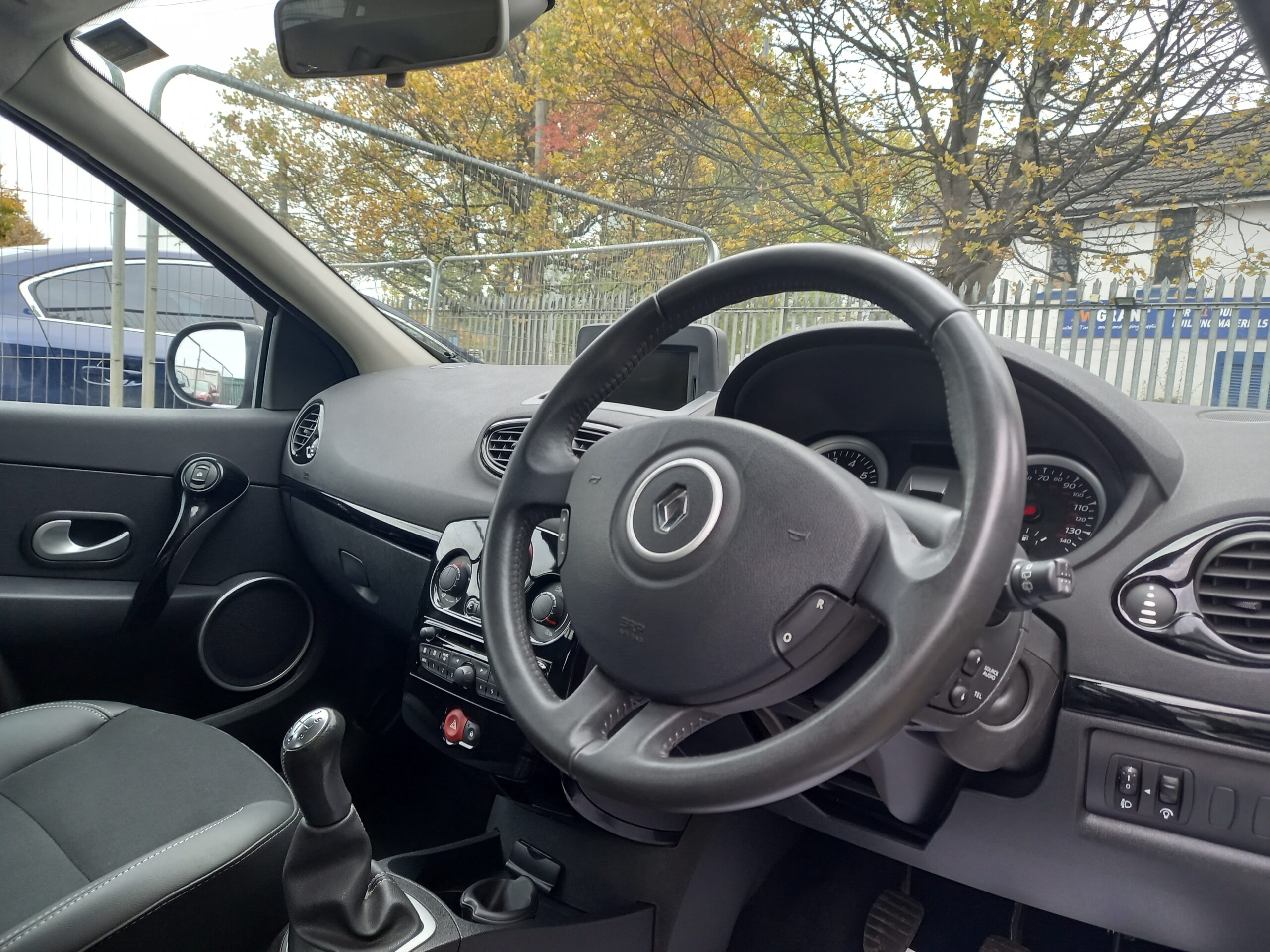 RENAULT CLIO 1.2 16V Dynamique TomTom 5dr Estate 2012 57,000 Miles Service History 3 Months Warranty - Image 13