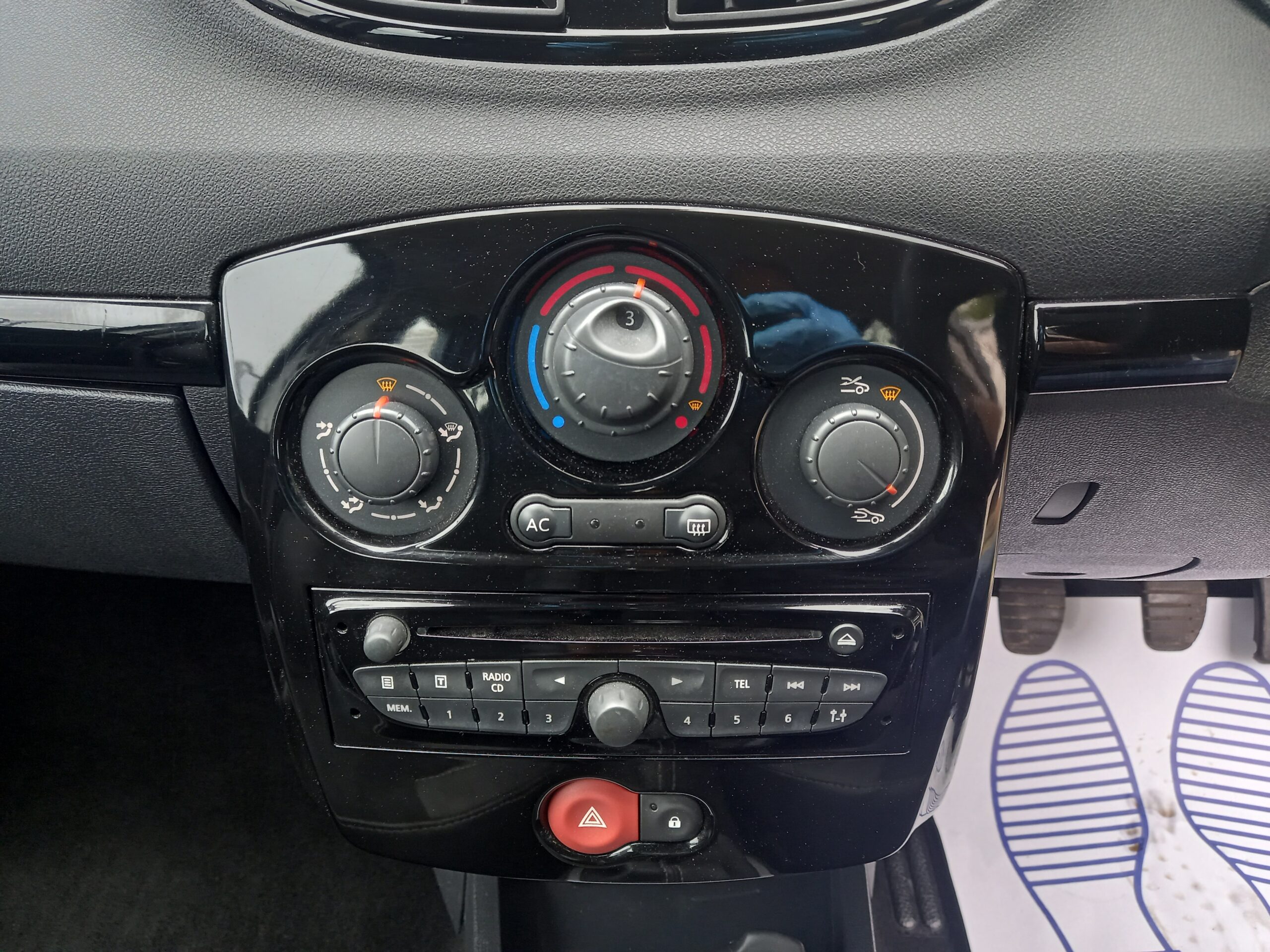 RENAULT CLIO 1.2 16V Dynamique TomTom 5dr Estate 2012 57,000 Miles Service History 3 Months Warranty - Image 34