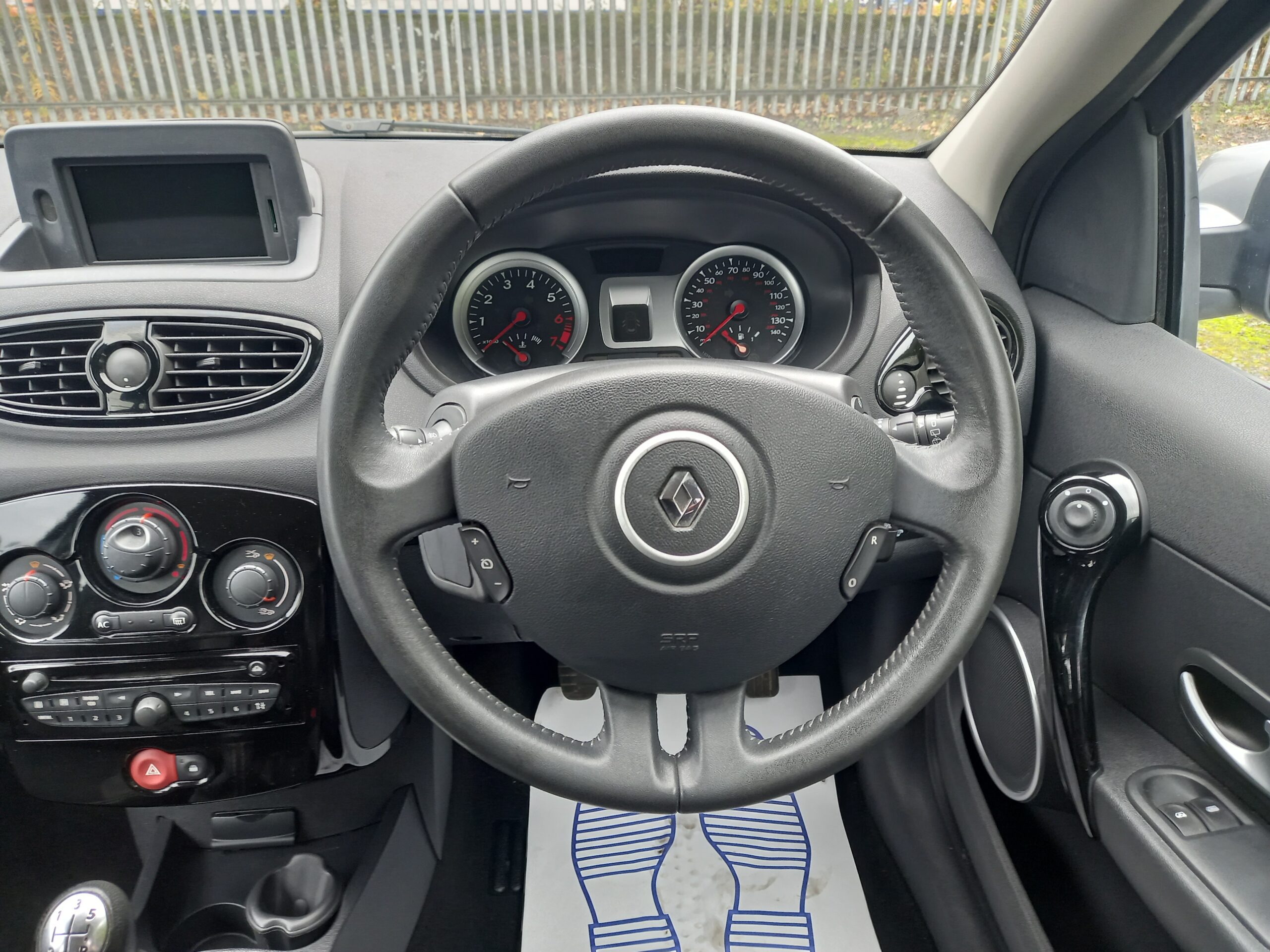 RENAULT CLIO 1.2 16V Dynamique TomTom 5dr Estate 2012 57,000 Miles Service History 3 Months Warranty - Image 18