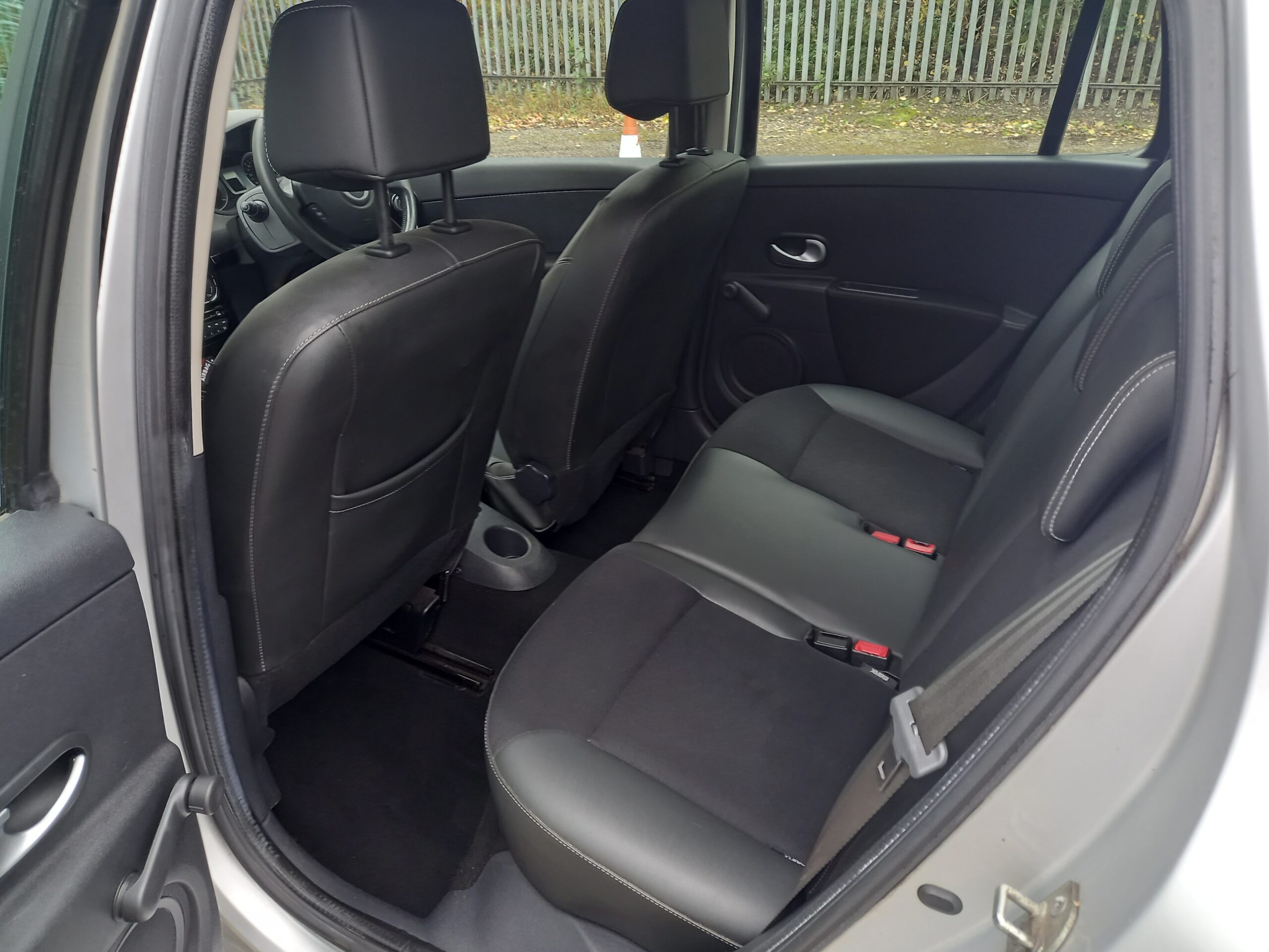 RENAULT CLIO 1.2 16V Dynamique TomTom 5dr Estate 2012 57,000 Miles Service History 3 Months Warranty - Image 25