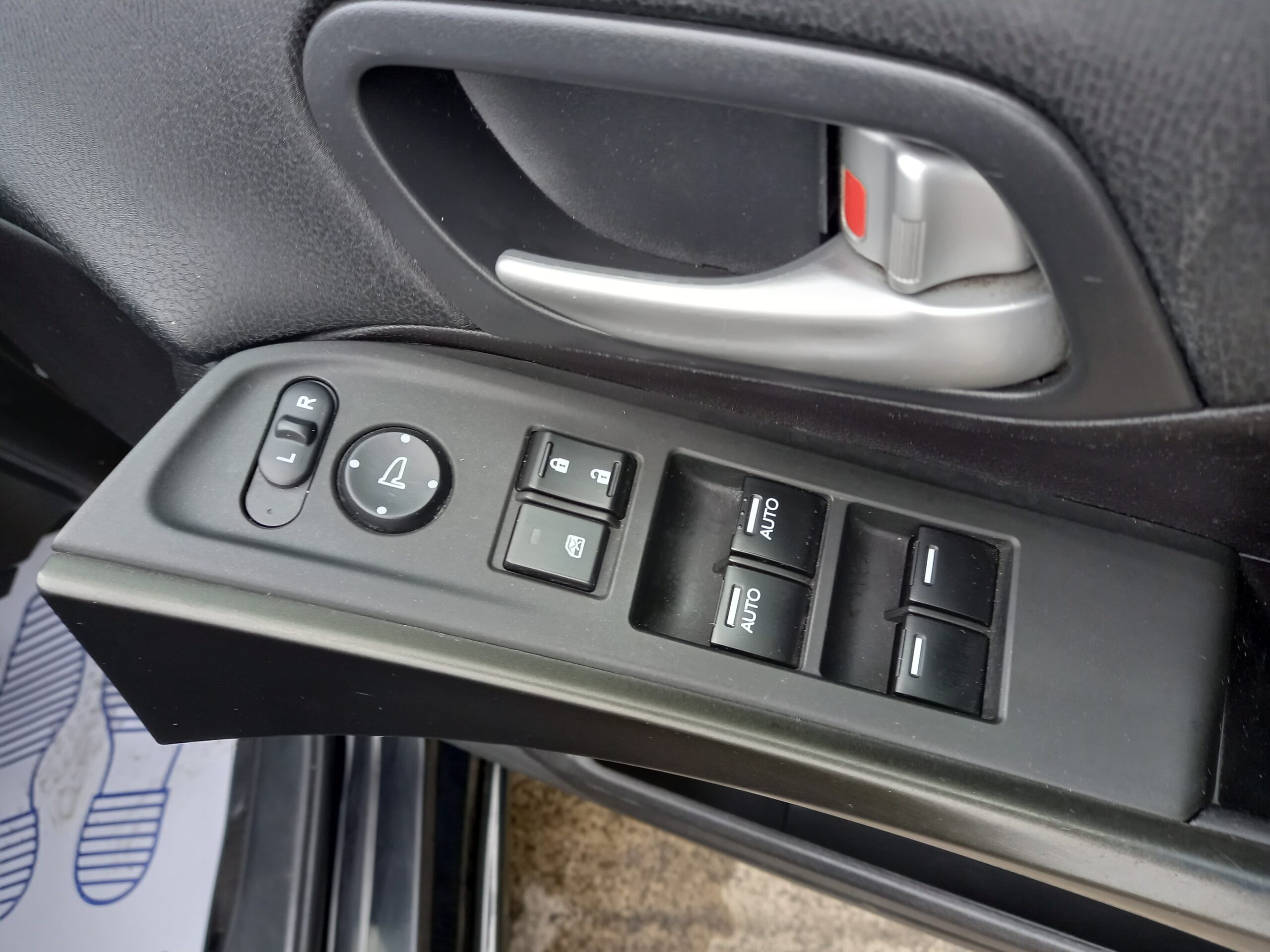 HONDA CIVIC 1.4 i-VTEC SE 5dr 2012 136,000 Miles Service history 3 Months Warranty - Image 37