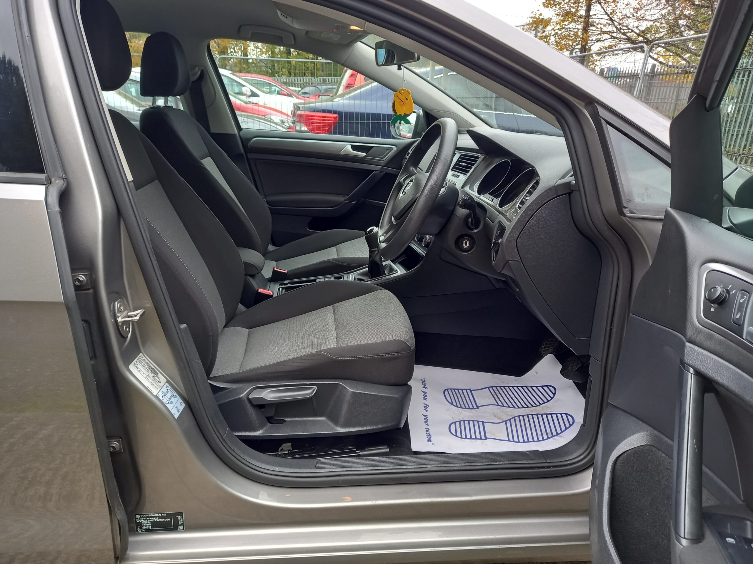 VOLKSWAGEN GOLF 1.6 TDI 105 S 5dr 2015 127,000 Miles Full Service History £20 tax 3 Months Warranty - Image 13