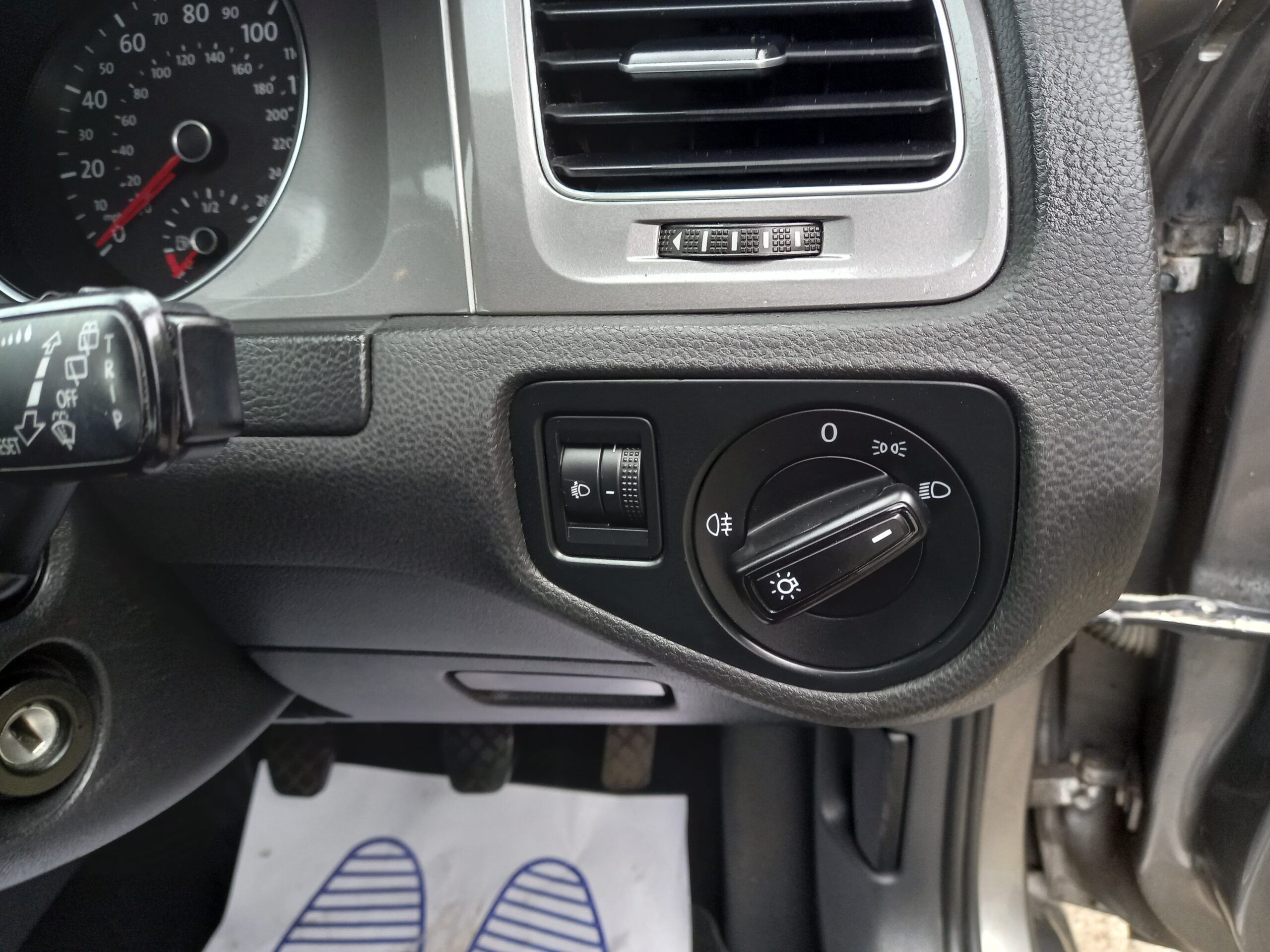 VOLKSWAGEN GOLF 1.6 TDI 105 S 5dr 2015 127,000 Miles Full Service History £20 tax 3 Months Warranty - Image 32