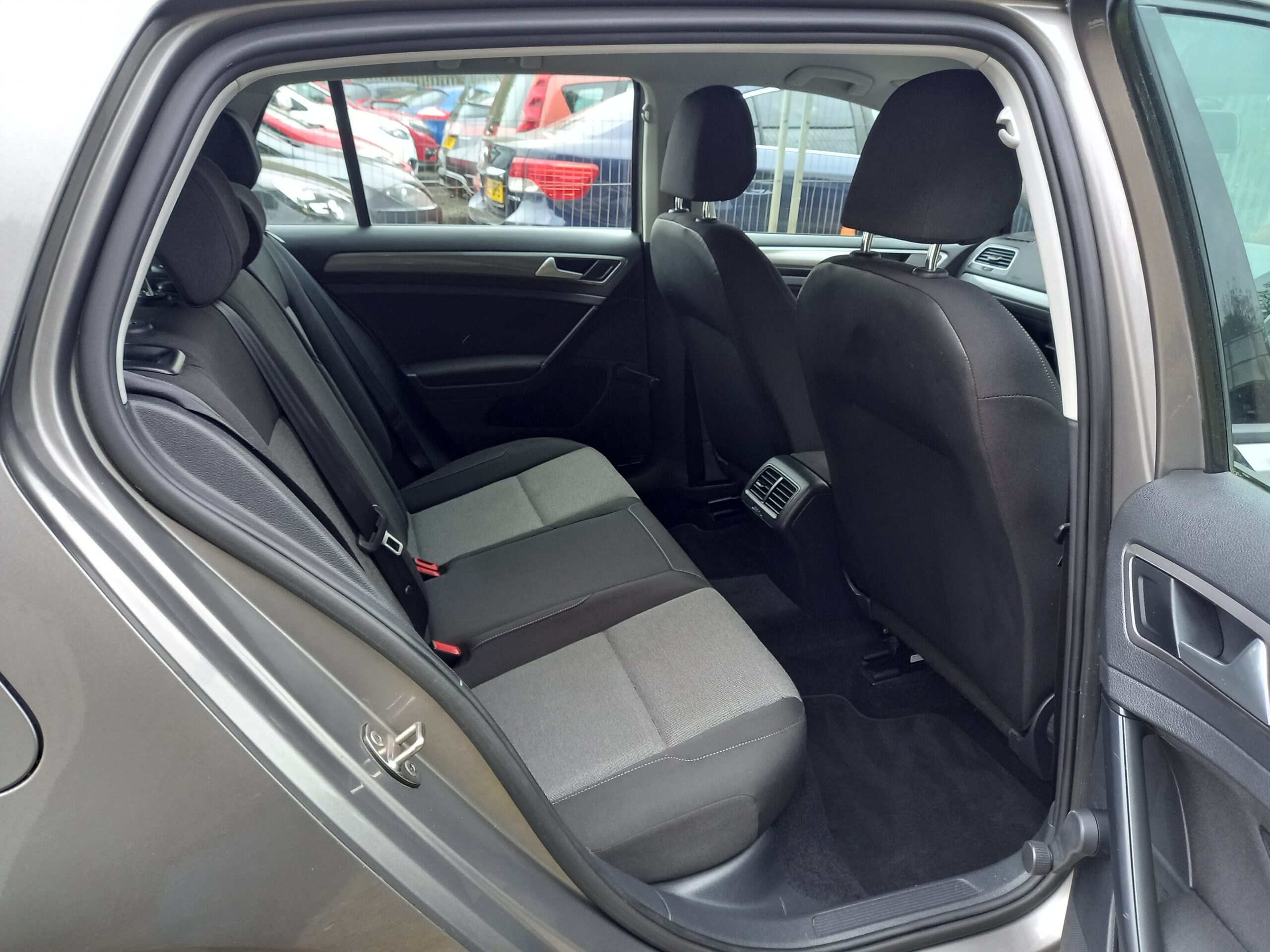 VOLKSWAGEN GOLF 1.6 TDI 105 S 5dr 2015 127,000 Miles Full Service History £20 tax 3 Months Warranty - Image 18