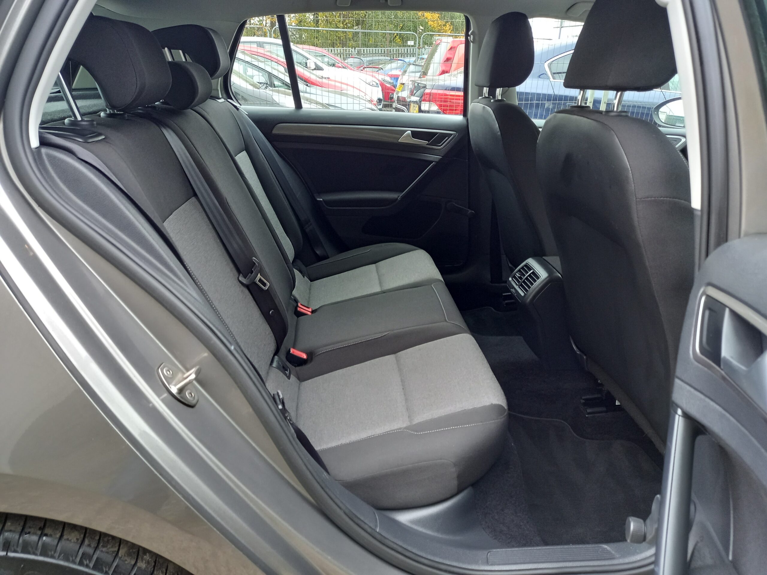 VOLKSWAGEN GOLF 1.6 TDI 105 S 5dr 2015 127,000 Miles Full Service History £20 tax 3 Months Warranty - Image 19