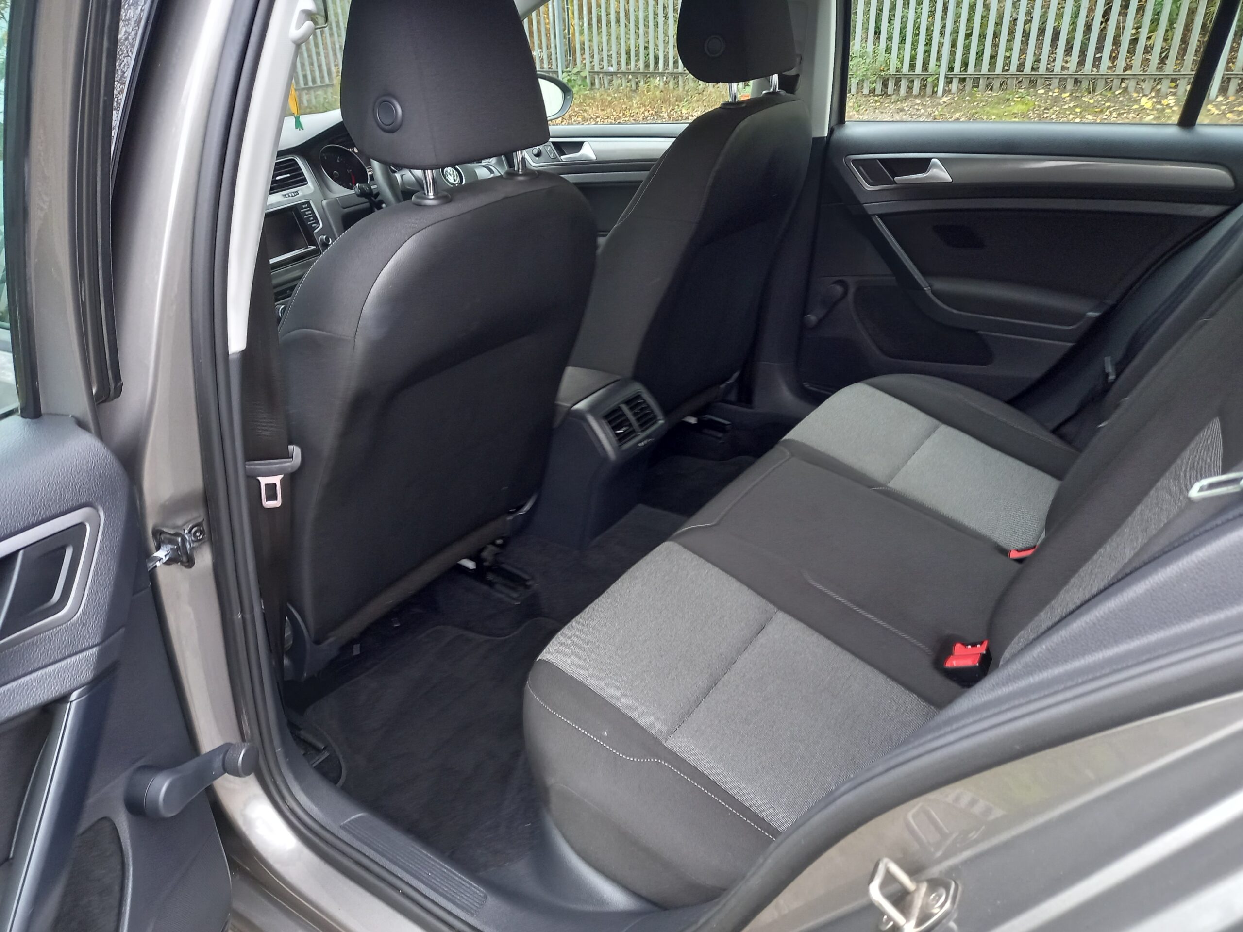 VOLKSWAGEN GOLF 1.6 TDI 105 S 5dr 2015 127,000 Miles Full Service History £20 tax 3 Months Warranty - Image 24