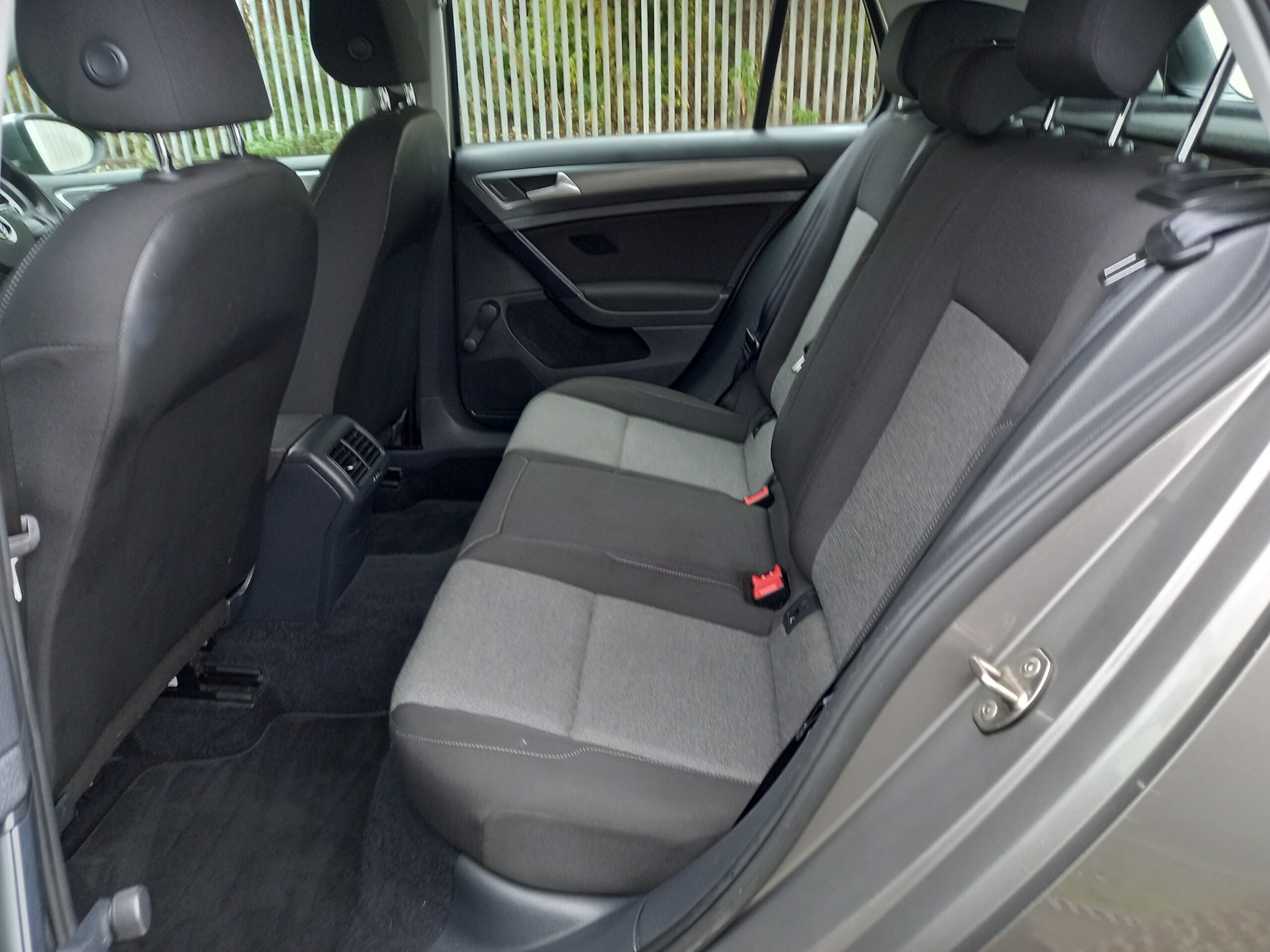 VOLKSWAGEN GOLF 1.6 TDI 105 S 5dr 2015 127,000 Miles Full Service History £20 tax 3 Months Warranty - Image 23